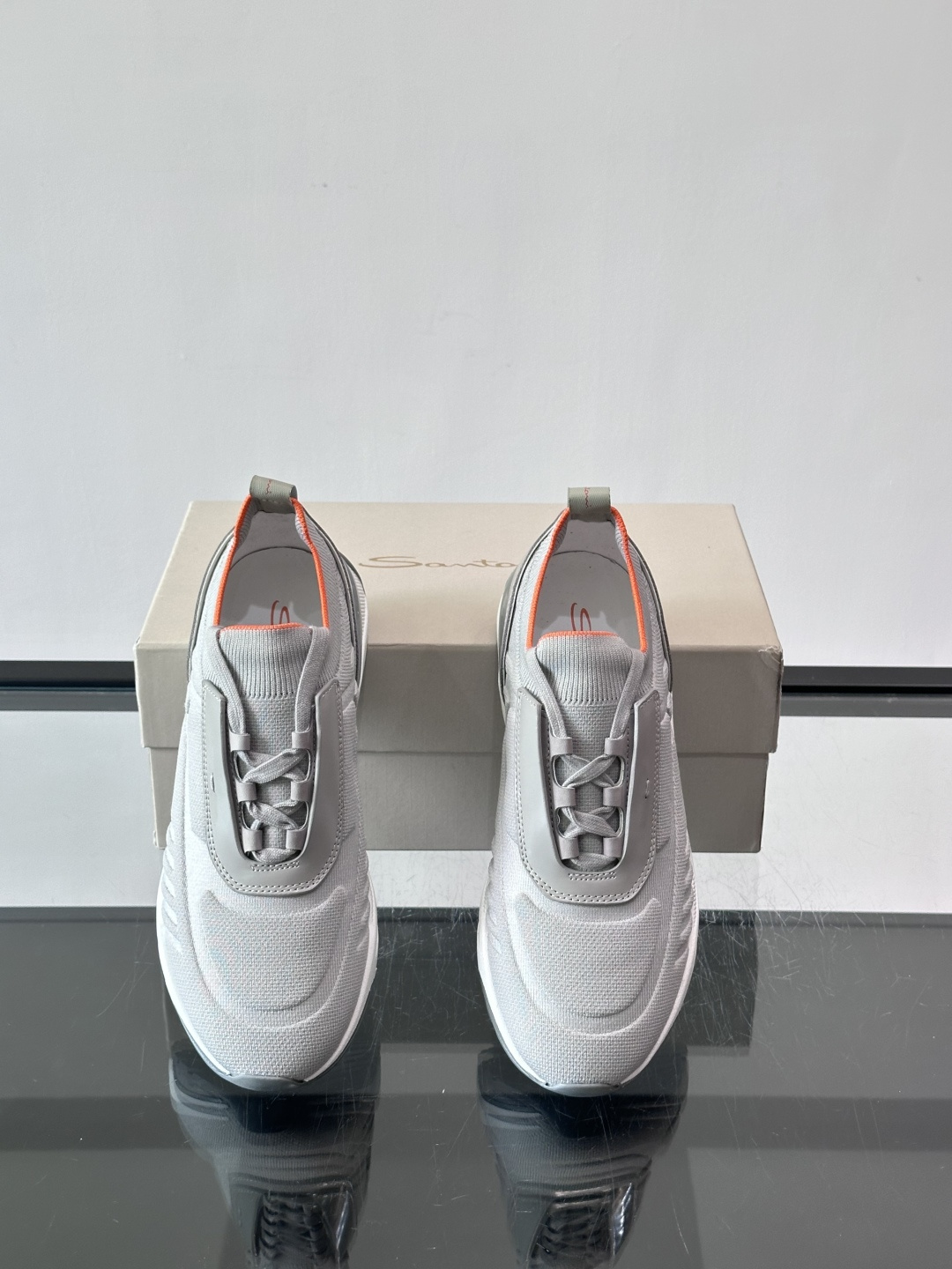 Santoni/圣东尼新款男士休闲运动鞋，进口一体飞织材质，质感高端细腻，小牛皮垫脚，贴肤柔软，简约不简