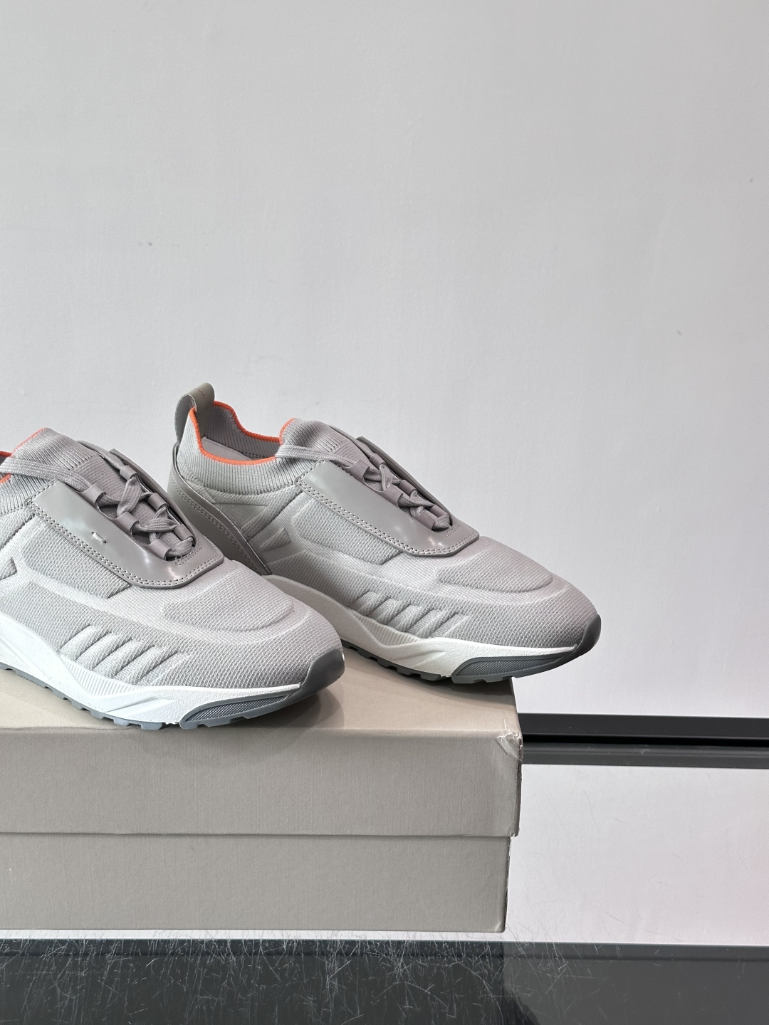 Santoni/圣东尼新款男士休闲运动鞋，进口一体飞织材质，质感高端细腻，小牛皮垫脚，贴肤柔软，简约不简