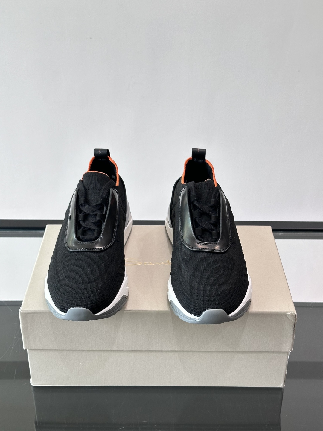 Santoni/圣东尼新款男士休闲运动鞋，进口一体飞织材质，质感高端细腻，小牛皮垫脚，贴肤柔软，简约不简