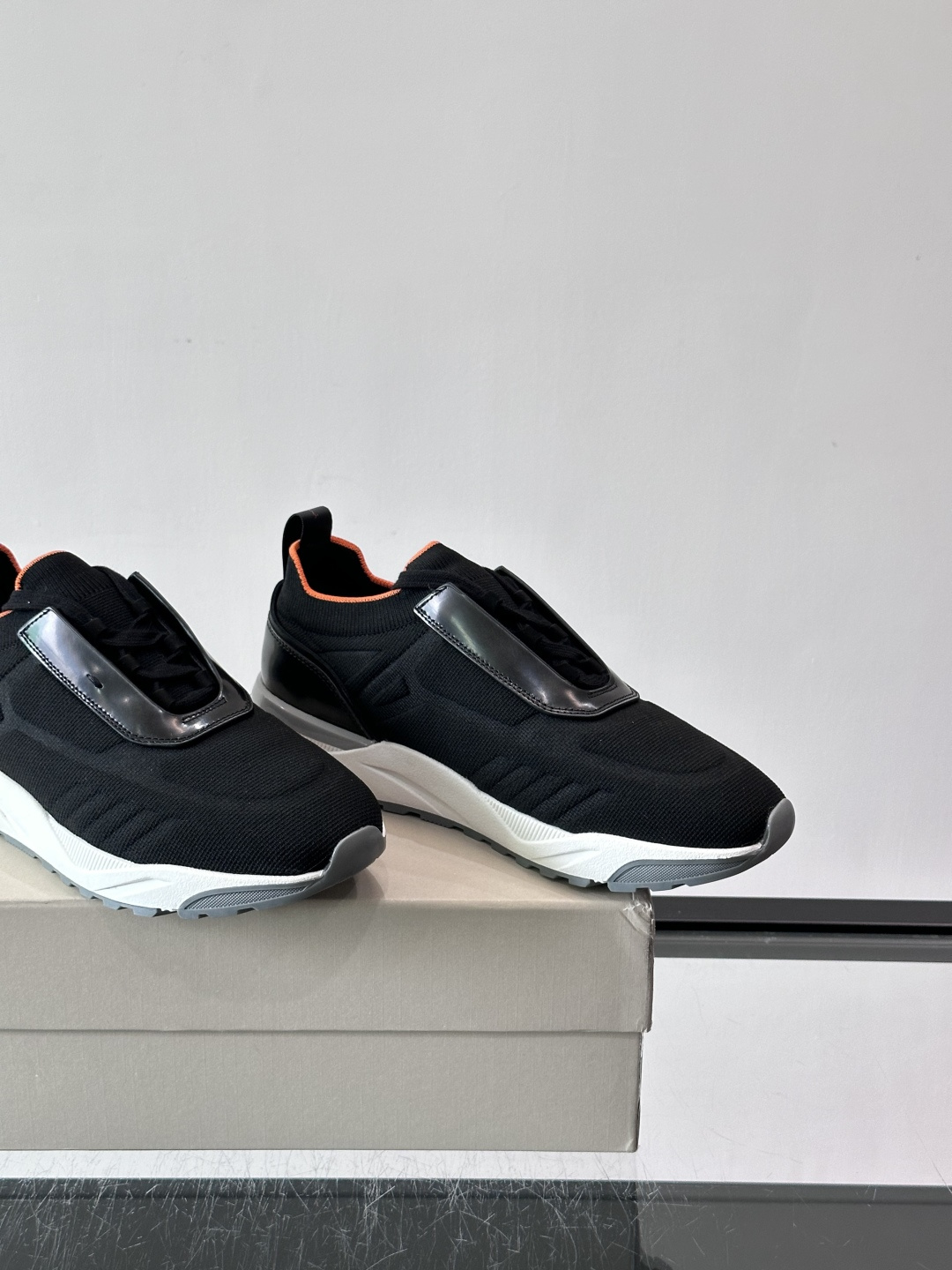 Santoni/圣东尼新款男士休闲运动鞋，进口一体飞织材质，质感高端细腻，小牛皮垫脚，贴肤柔软，简约不简