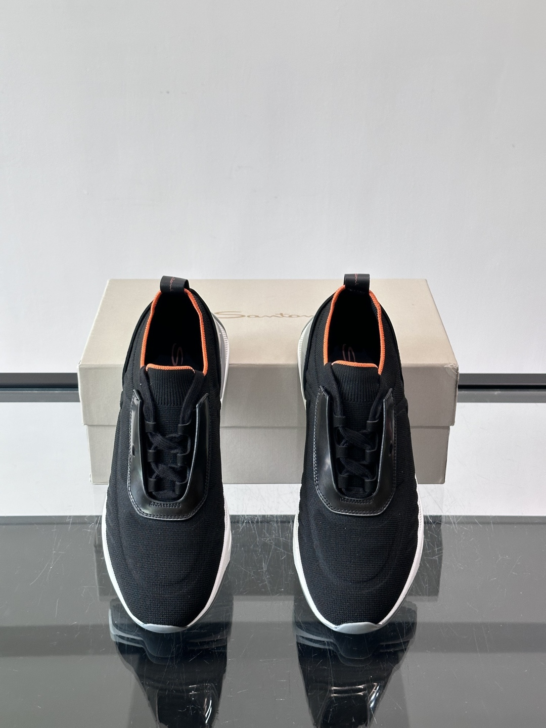 Santoni/圣东尼新款男士休闲运动鞋，进口一体飞织材质，质感高端细腻，小牛皮垫脚，贴肤柔软，简约不简