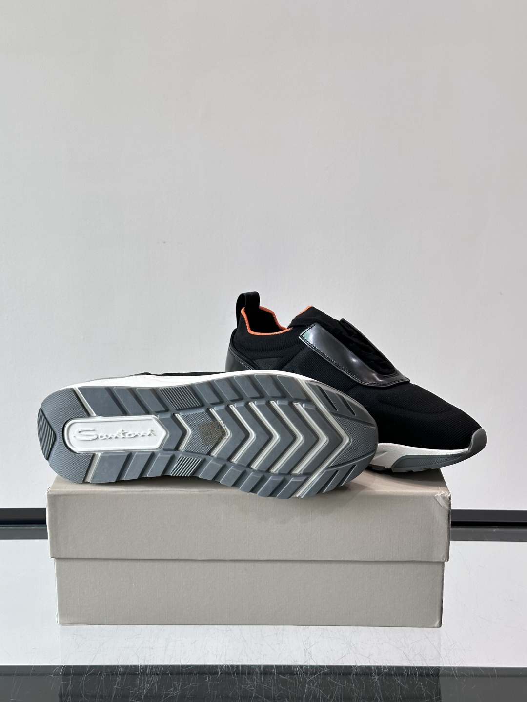 Santoni/圣东尼新款男士休闲运动鞋，进口一体飞织材质，质感高端细腻，小牛皮垫脚，贴肤柔软，简约不简