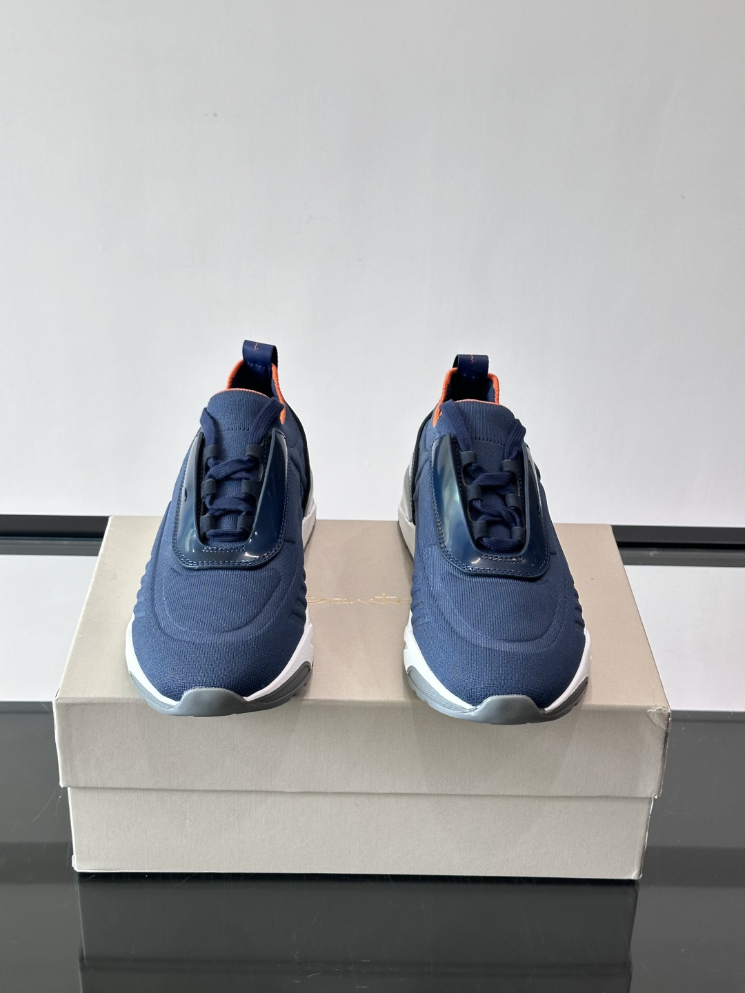 Santoni/圣东尼新款男士休闲运动鞋，进口一体飞织材质，质感高端细腻，小牛皮垫脚，贴肤柔软，简约不简