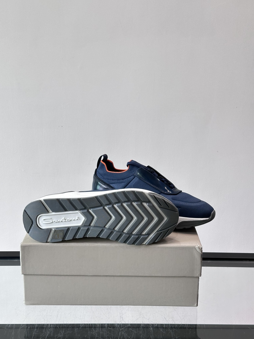 Santoni/圣东尼新款男士休闲运动鞋，进口一体飞织材质，质感高端细腻，小牛皮垫脚，贴肤柔软，简约不简