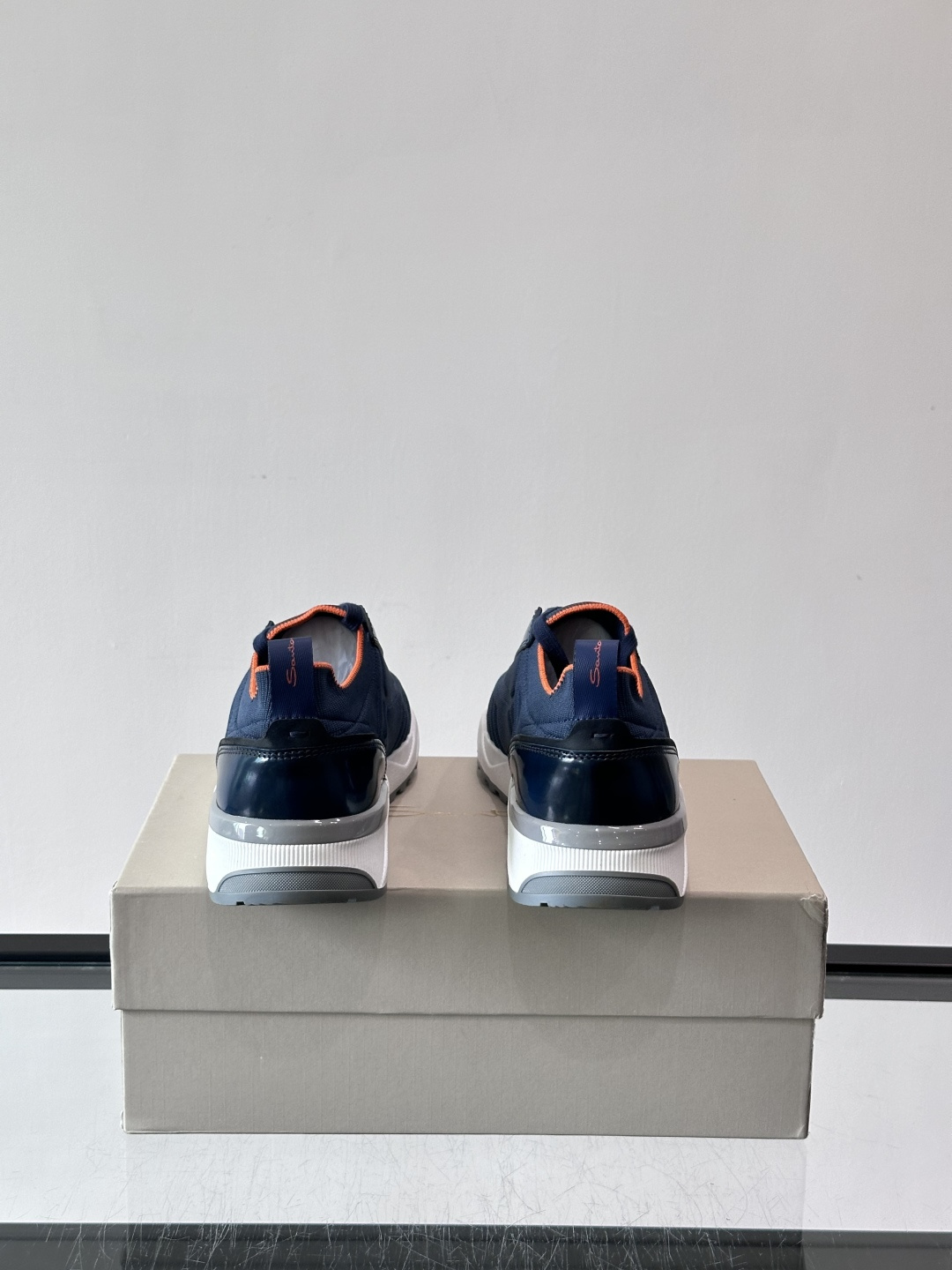 Santoni/圣东尼新款男士休闲运动鞋，进口一体飞织材质，质感高端细腻，小牛皮垫脚，贴肤柔软，简约不简