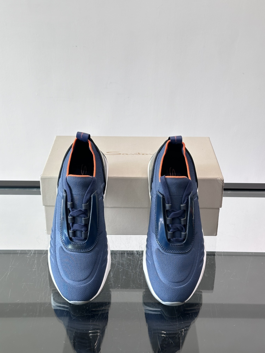 Santoni/圣东尼新款男士休闲运动鞋，进口一体飞织材质，质感高端细腻，小牛皮垫脚，贴肤柔软，简约不简