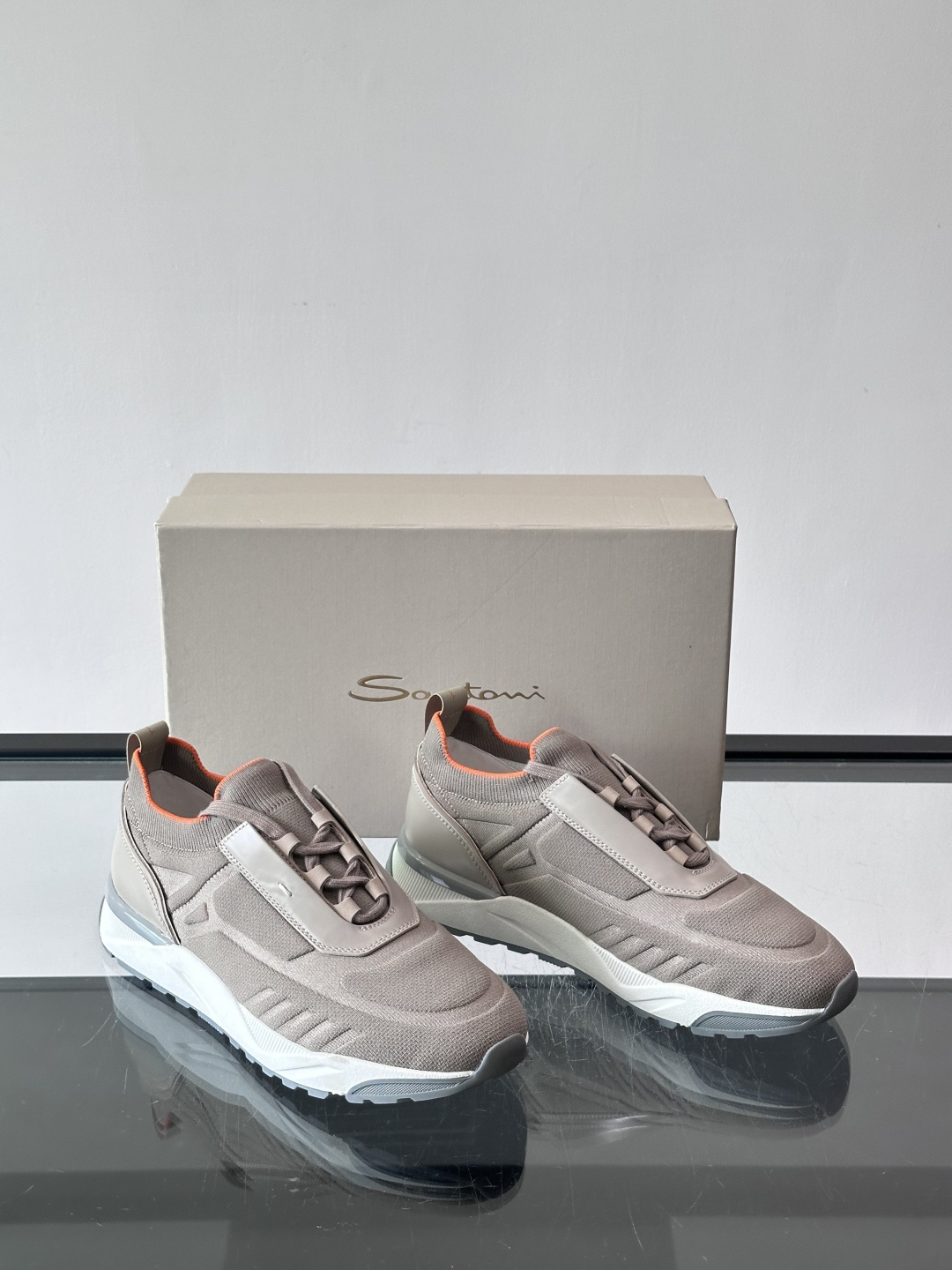 Santoni/圣东尼新款男士休闲运动鞋，进口一体飞织材质，质感高端细腻，小牛皮垫脚，贴肤柔软，简约不简