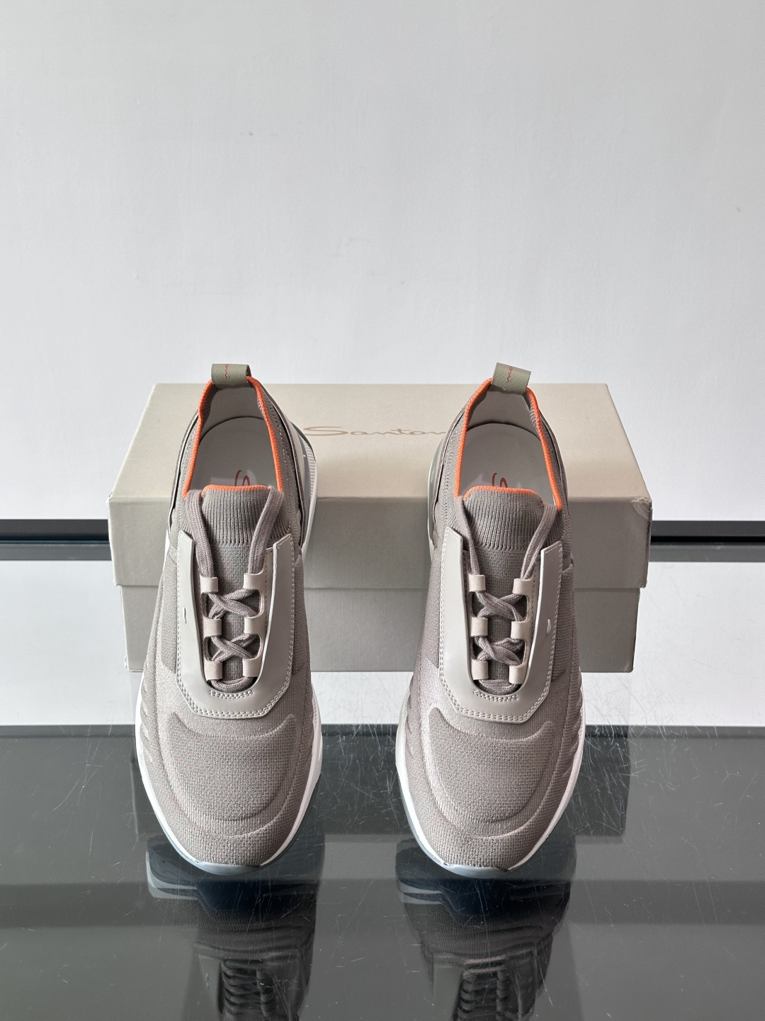 Santoni/圣东尼新款男士休闲运动鞋，进口一体飞织材质，质感高端细腻，小牛皮垫脚，贴肤柔软，简约不简