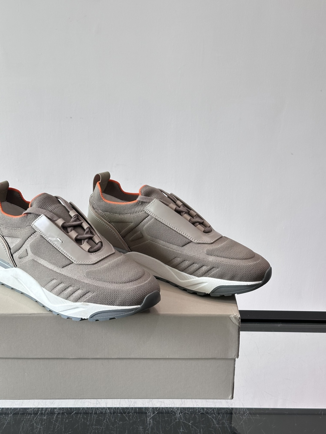 Santoni/圣东尼新款男士休闲运动鞋，进口一体飞织材质，质感高端细腻，小牛皮垫脚，贴肤柔软，简约不简