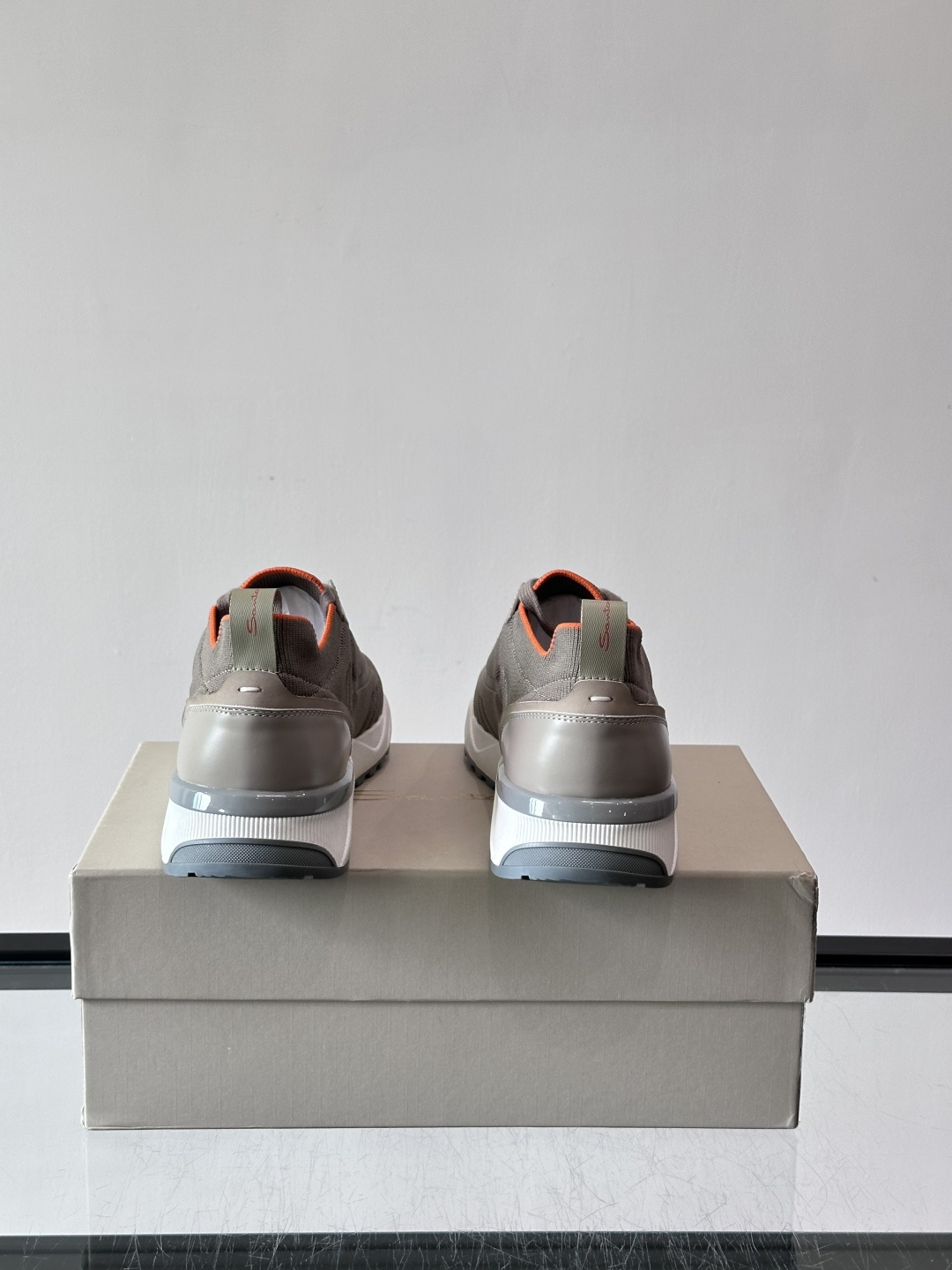 Santoni/圣东尼新款男士休闲运动鞋，进口一体飞织材质，质感高端细腻，小牛皮垫脚，贴肤柔软，简约不简