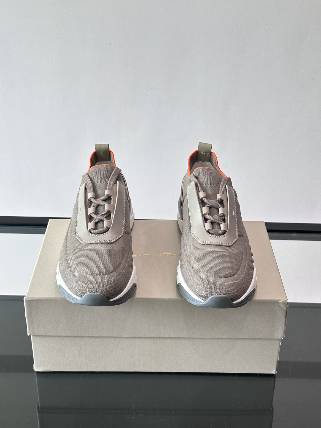 Santoni/圣东尼新款男士休闲运动鞋，进口一体飞织材质，质感高端细腻，小牛皮垫脚，贴肤柔软，简约不简