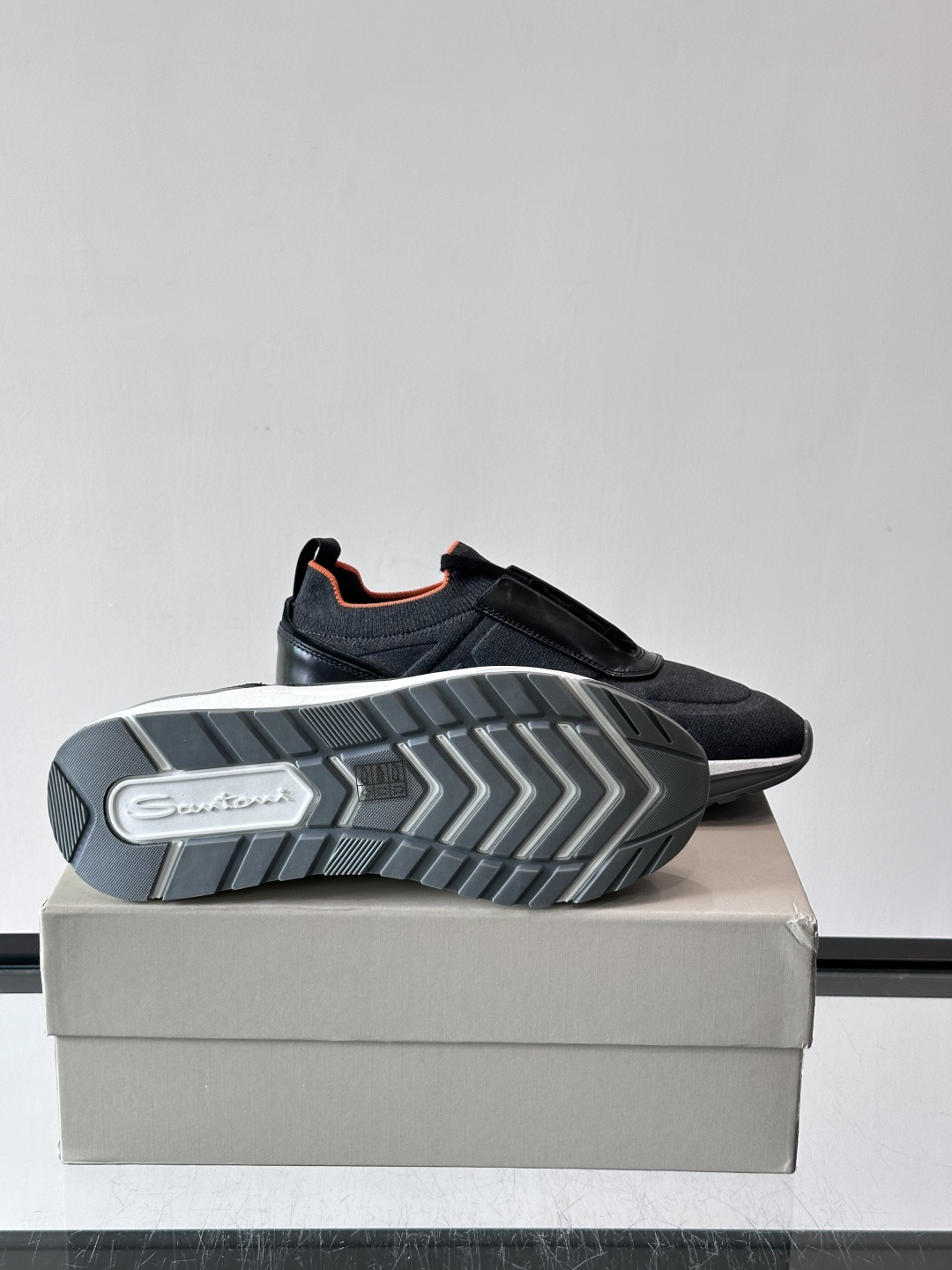 Santoni/圣东尼新款男士休闲运动鞋，进口一体飞织材质，质感高端细腻，小牛皮垫脚，贴肤柔软，简约不简