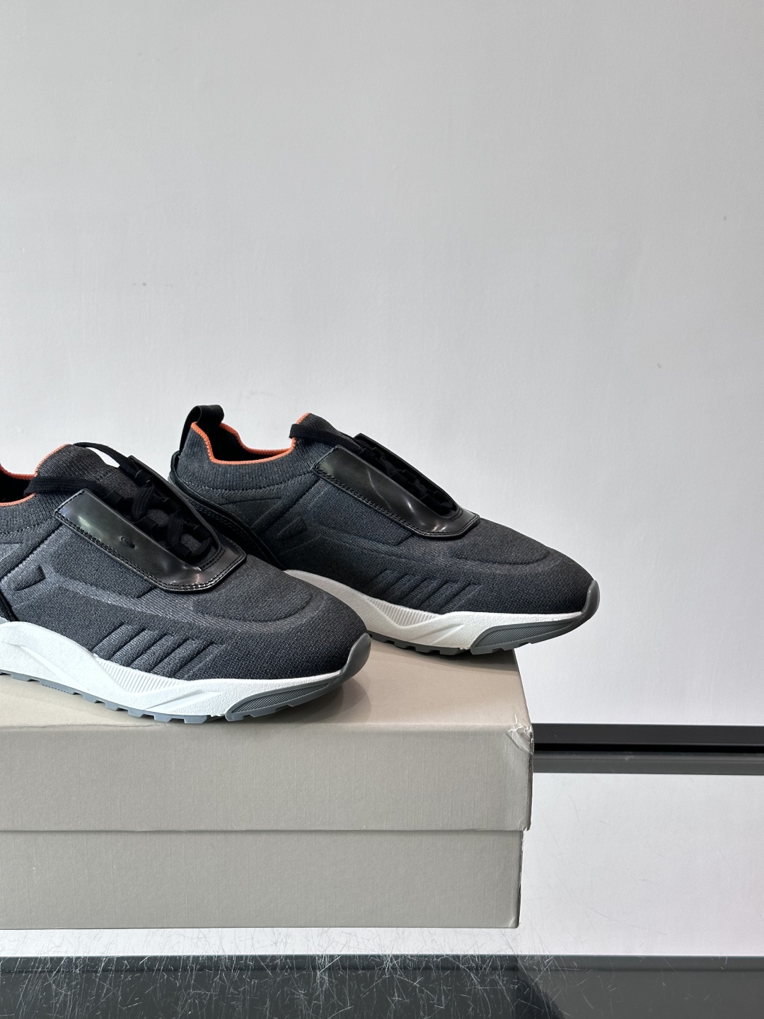 Santoni/圣东尼新款男士休闲运动鞋，进口一体飞织材质，质感高端细腻，小牛皮垫脚，贴肤柔软，简约不简