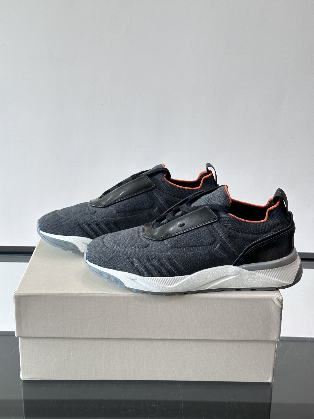 Santoni/圣东尼新款男士休闲运动鞋，进口一体飞织材质，质感高端细腻，小牛皮垫脚，贴肤柔软，简约不简