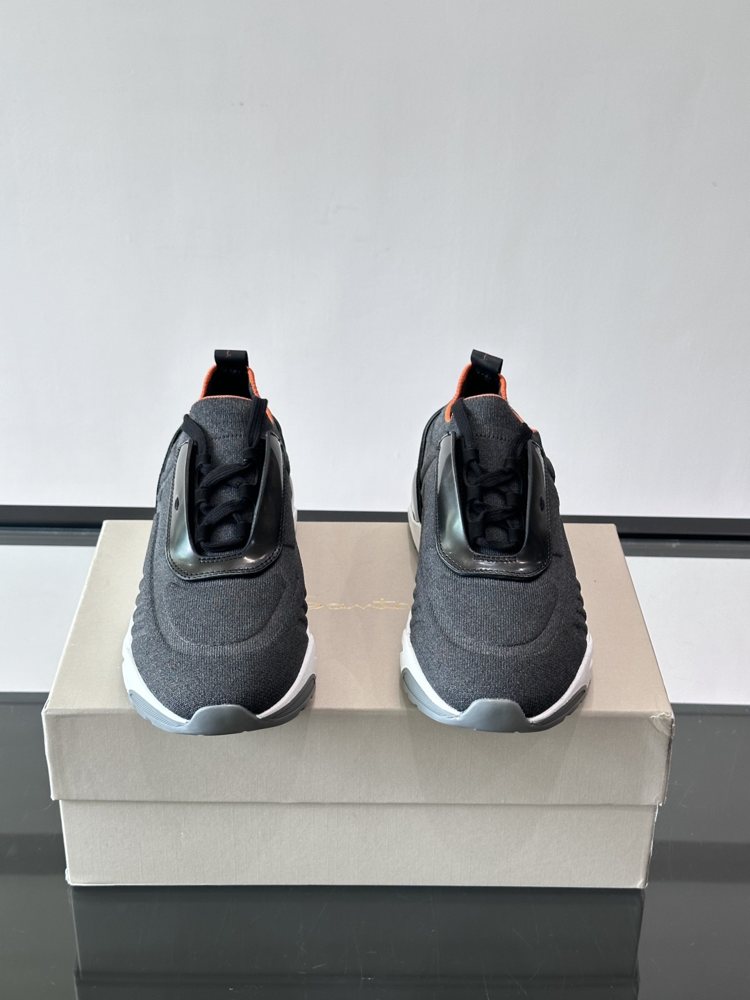 Santoni/圣东尼新款男士休闲运动鞋，进口一体飞织材质，质感高端细腻，小牛皮垫脚，贴肤柔软，简约不简