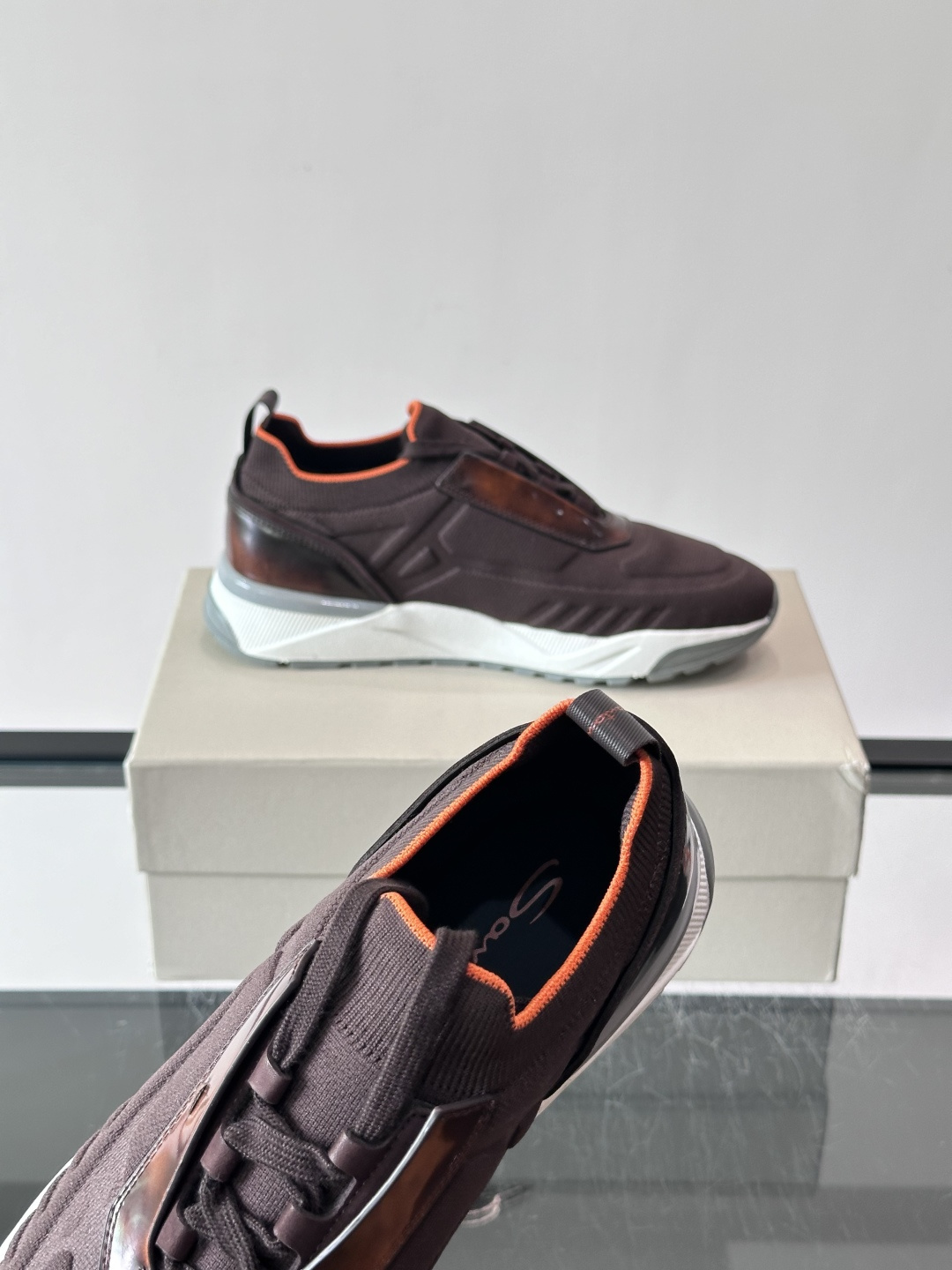 Santoni/圣东尼新款男士休闲运动鞋，进口一体飞织材质，质感高端细腻，小牛皮垫脚，贴肤柔软，简约不简