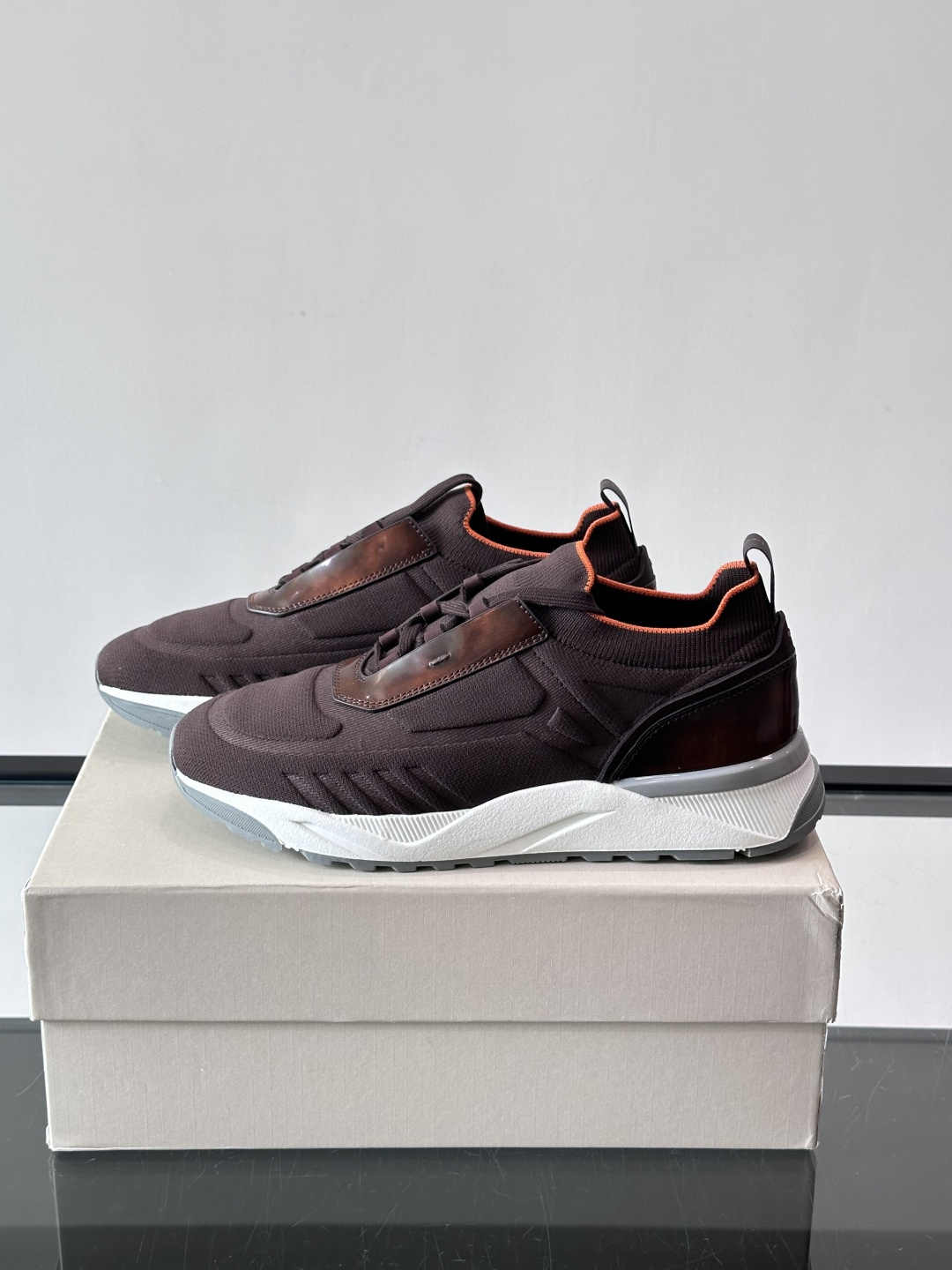 Santoni/圣东尼新款男士休闲运动鞋，进口一体飞织材质，质感高端细腻，小牛皮垫脚，贴肤柔软，简约不简