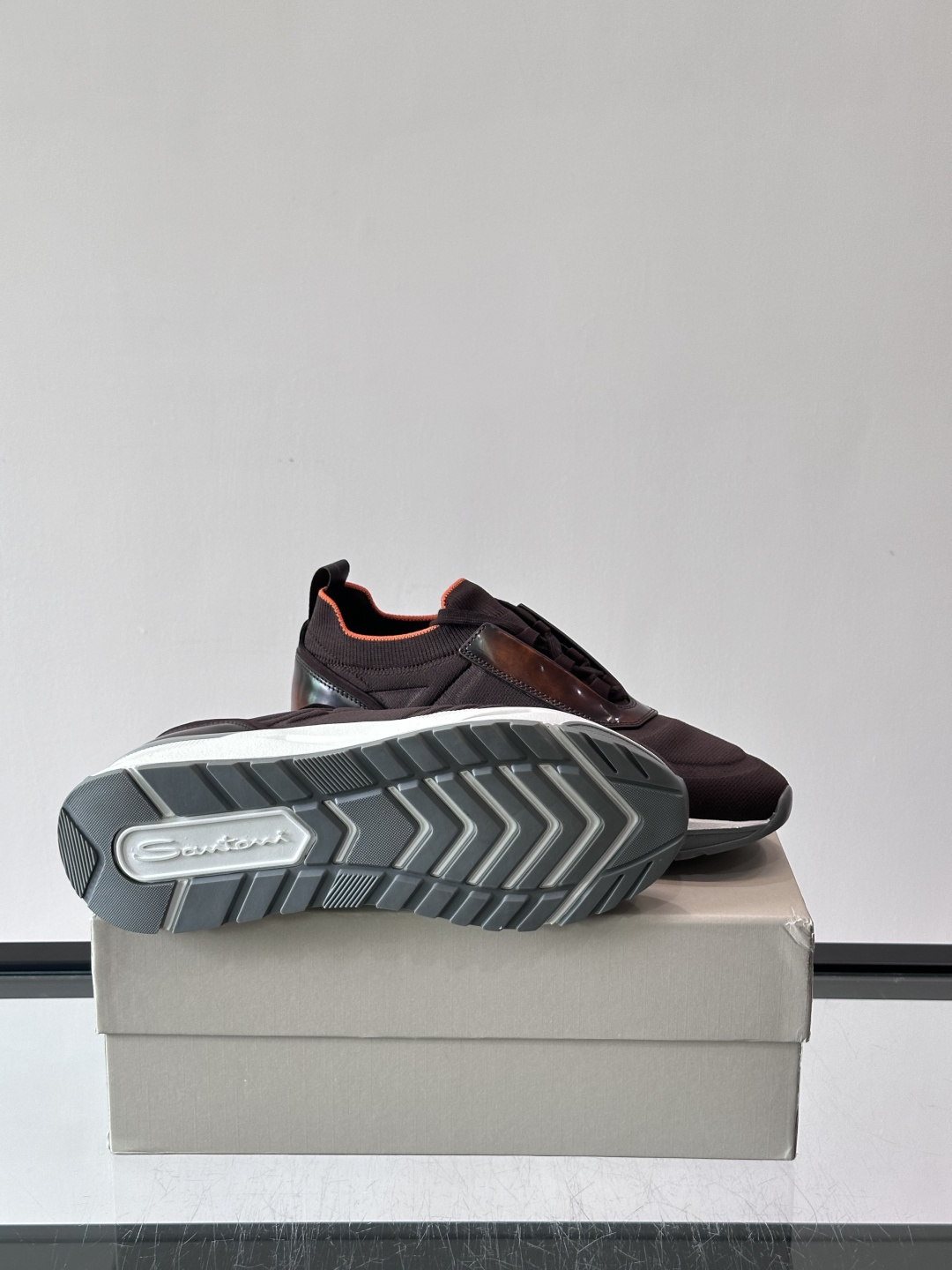 Santoni/圣东尼新款男士休闲运动鞋，进口一体飞织材质，质感高端细腻，小牛皮垫脚，贴肤柔软，简约不简