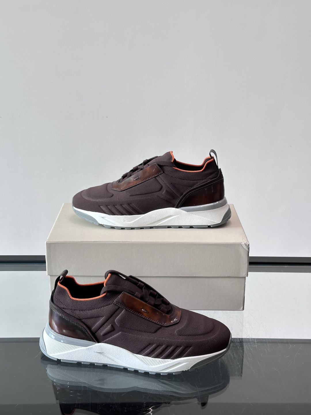 Santoni/圣东尼新款男士休闲运动鞋，进口一体飞织材质，质感高端细腻，小牛皮垫脚，贴肤柔软，简约不简