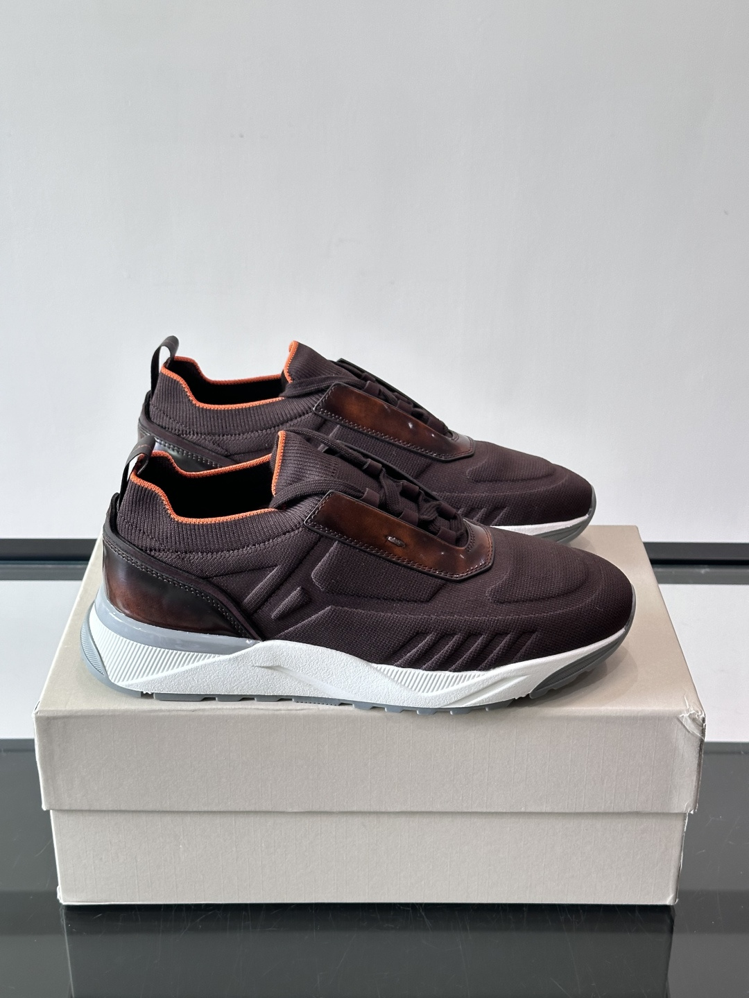 Santoni/圣东尼新款男士休闲运动鞋，进口一体飞织材质，质感高端细腻，小牛皮垫脚，贴肤柔软，简约不简