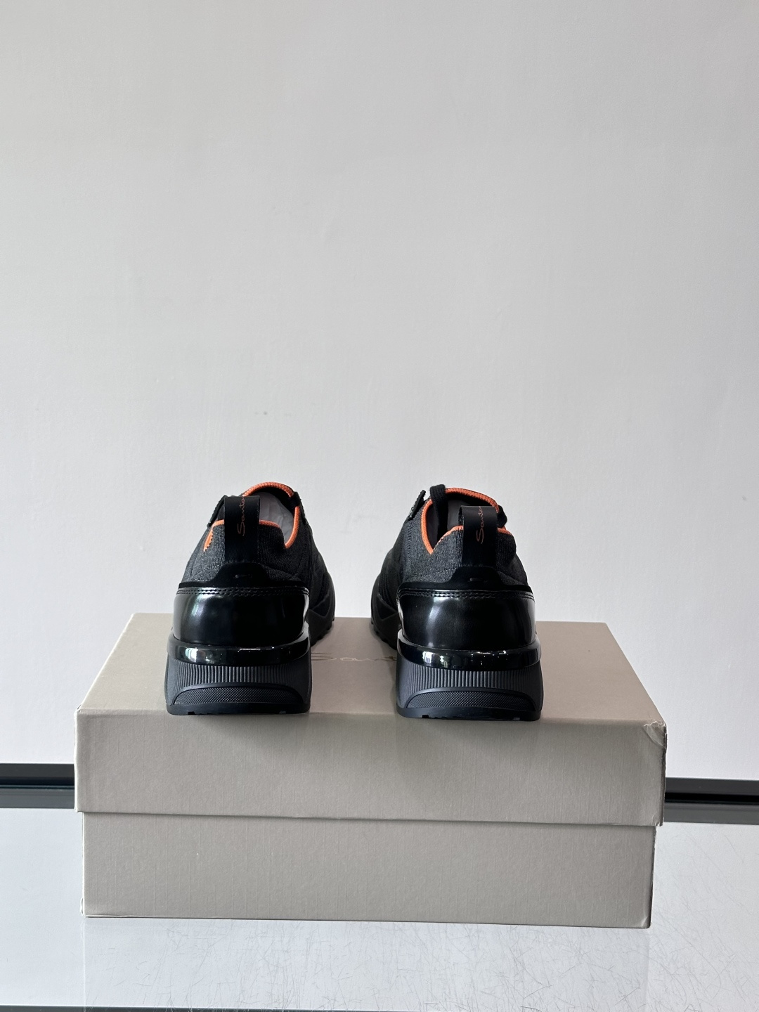 Santoni/圣东尼新款男士休闲运动鞋，进口一体飞织材质，质感高端细腻，小牛皮垫脚，贴肤柔软，简约不简