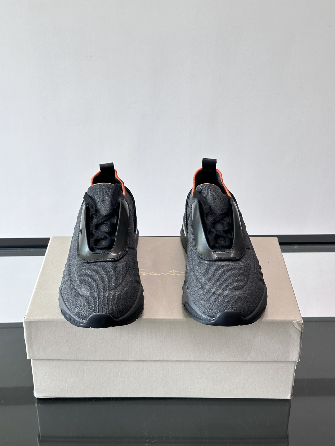 Santoni/圣东尼新款男士休闲运动鞋，进口一体飞织材质，质感高端细腻，小牛皮垫脚，贴肤柔软，简约不简