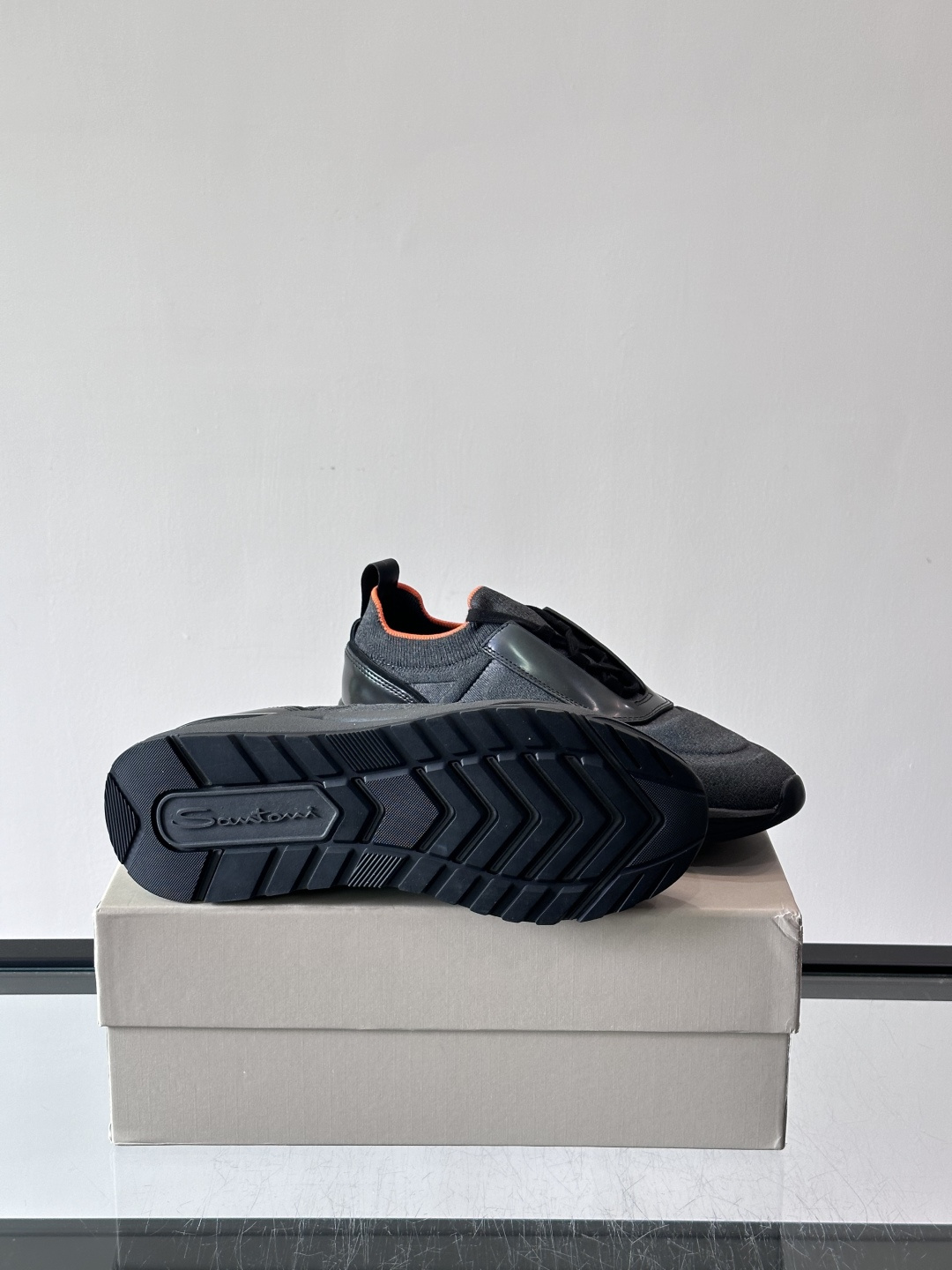 Santoni/圣东尼新款男士休闲运动鞋，进口一体飞织材质，质感高端细腻，小牛皮垫脚，贴肤柔软，简约不简