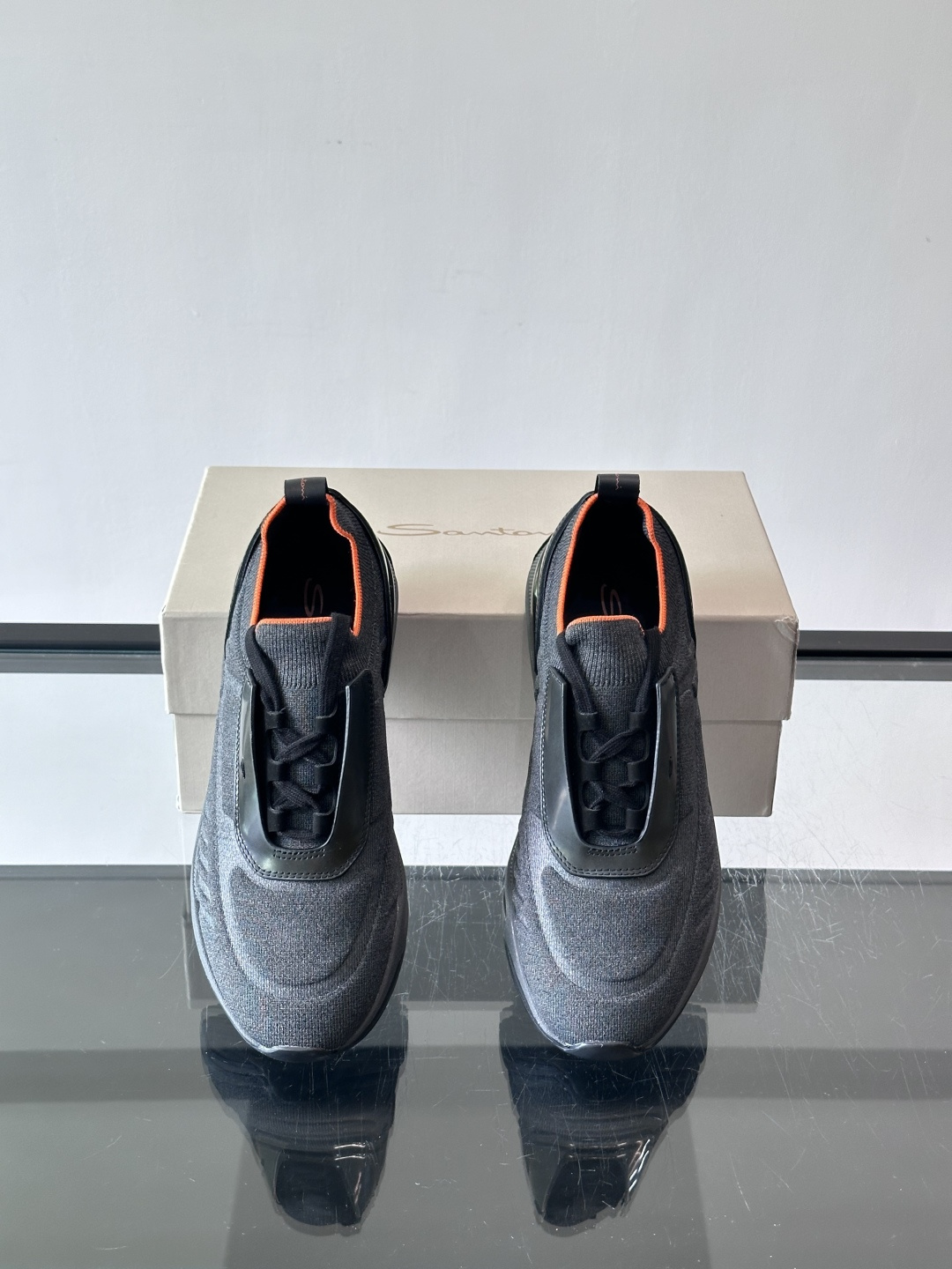 Santoni/圣东尼新款男士休闲运动鞋，进口一体飞织材质，质感高端细腻，小牛皮垫脚，贴肤柔软，简约不简