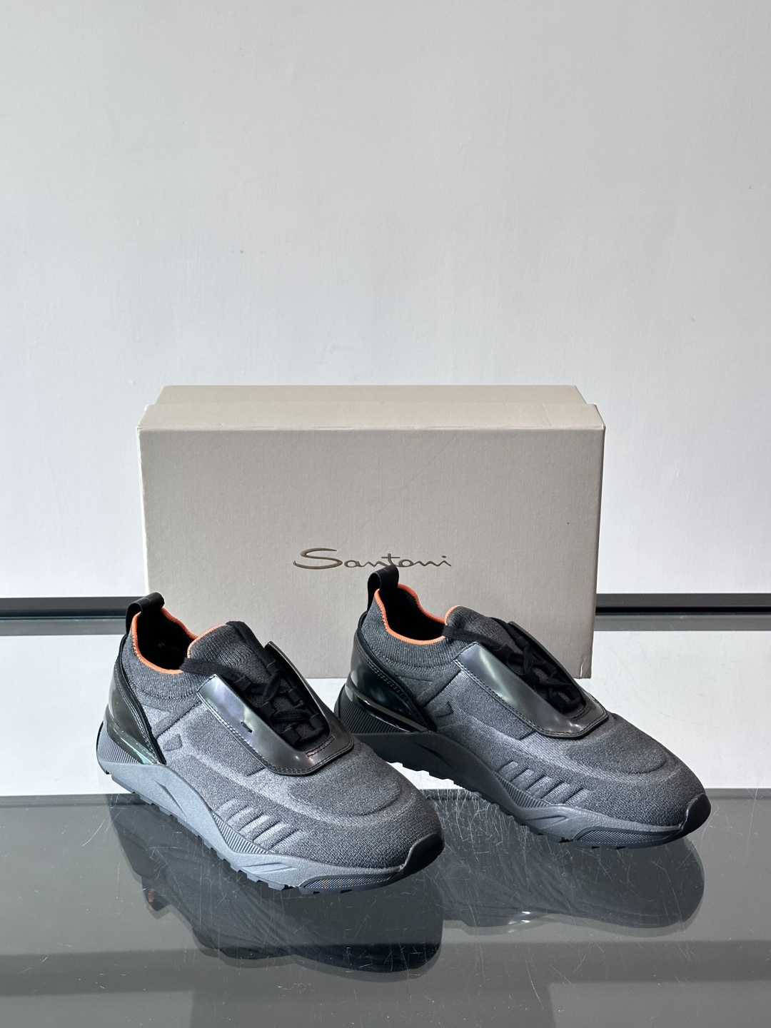 Santoni/圣东尼新款男士休闲运动鞋，进口一体飞织材质，质感高端细腻，小牛皮垫脚，贴肤柔软，简约不简