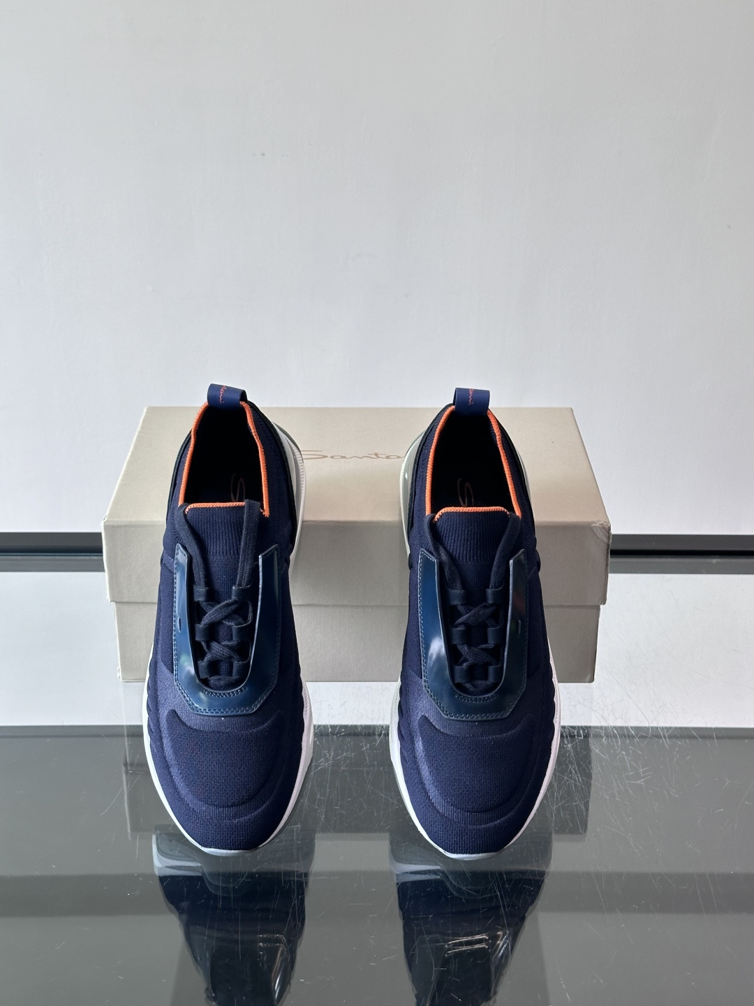 Santoni/圣东尼新款男士休闲运动鞋，进口一体飞织材质，质感高端细腻，小牛皮垫脚，贴肤柔软，简约不简