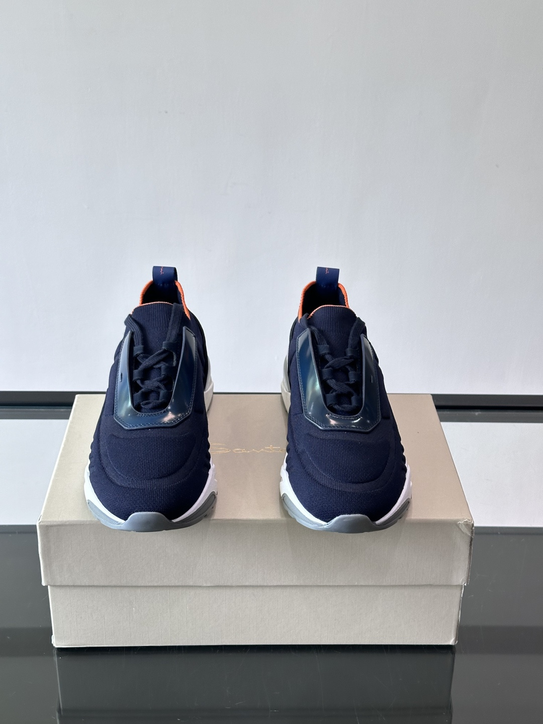 Santoni/圣东尼新款男士休闲运动鞋，进口一体飞织材质，质感高端细腻，小牛皮垫脚，贴肤柔软，简约不简