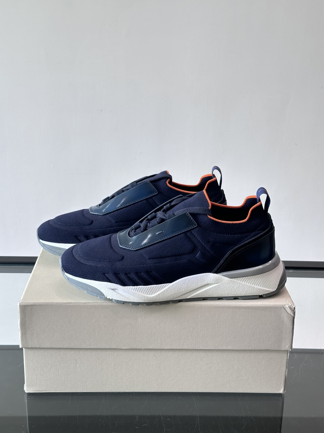 Santoni/圣东尼新款男士休闲运动鞋，进口一体飞织材质，质感高端细腻，小牛皮垫脚，贴肤柔软，简约不简