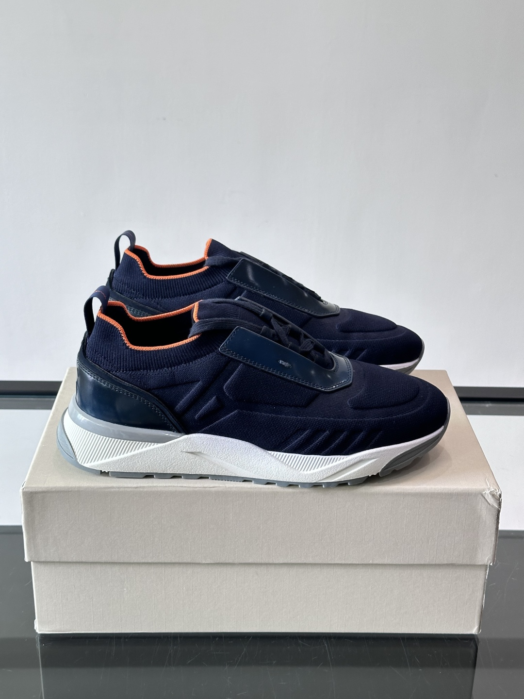 Santoni/圣东尼新款男士休闲运动鞋，进口一体飞织材质，质感高端细腻，小牛皮垫脚，贴肤柔软，简约不简