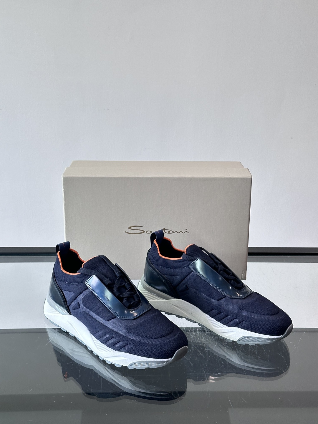 Santoni/圣东尼新款男士休闲运动鞋，进口一体飞织材质，质感高端细腻，小牛皮垫脚，贴肤柔软，简约不简