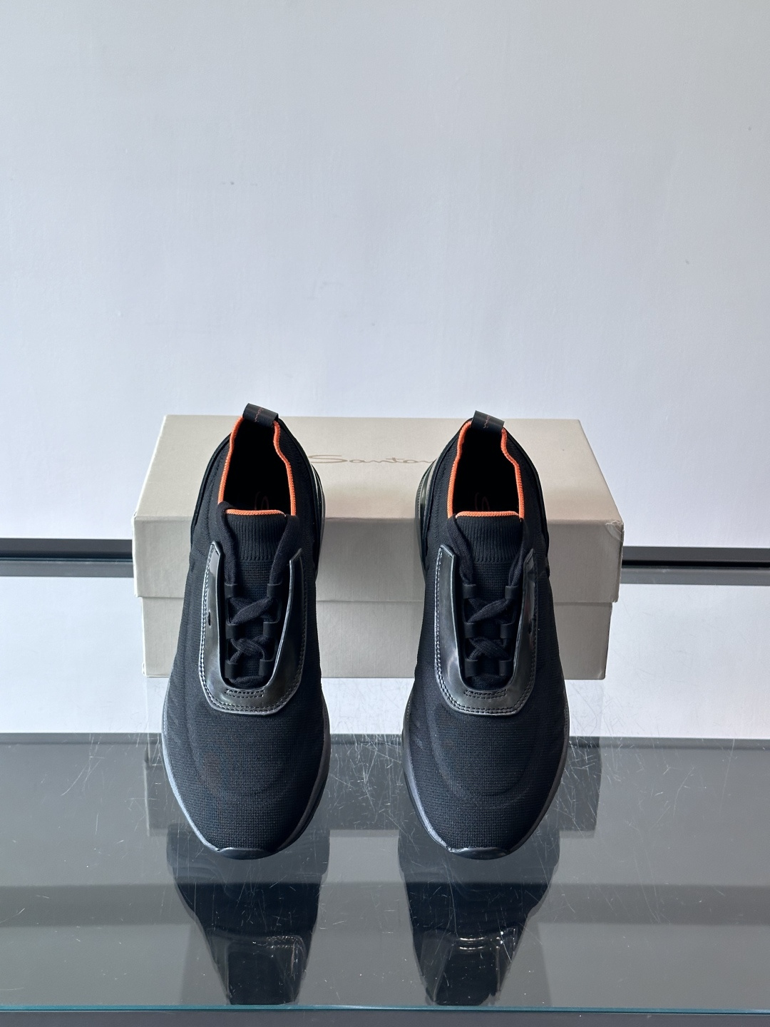 Santoni/圣东尼新款男士休闲运动鞋，进口一体飞织材质，质感高端细腻，小牛皮垫脚，贴肤柔软，简约不简