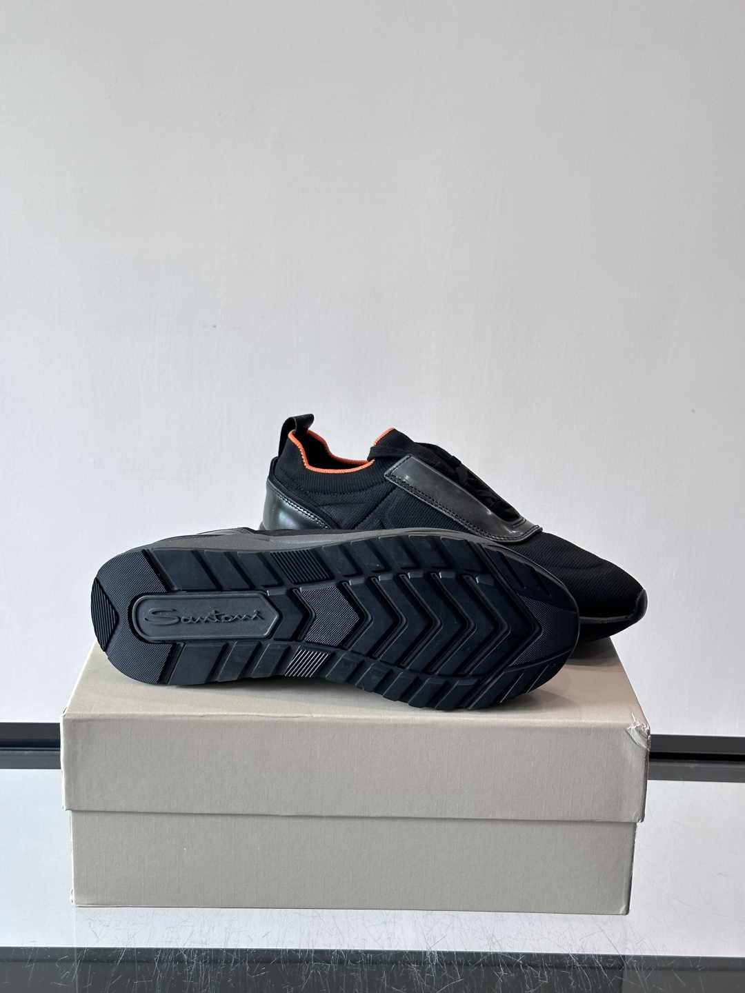 Santoni/圣东尼新款男士休闲运动鞋，进口一体飞织材质，质感高端细腻，小牛皮垫脚，贴肤柔软，简约不简