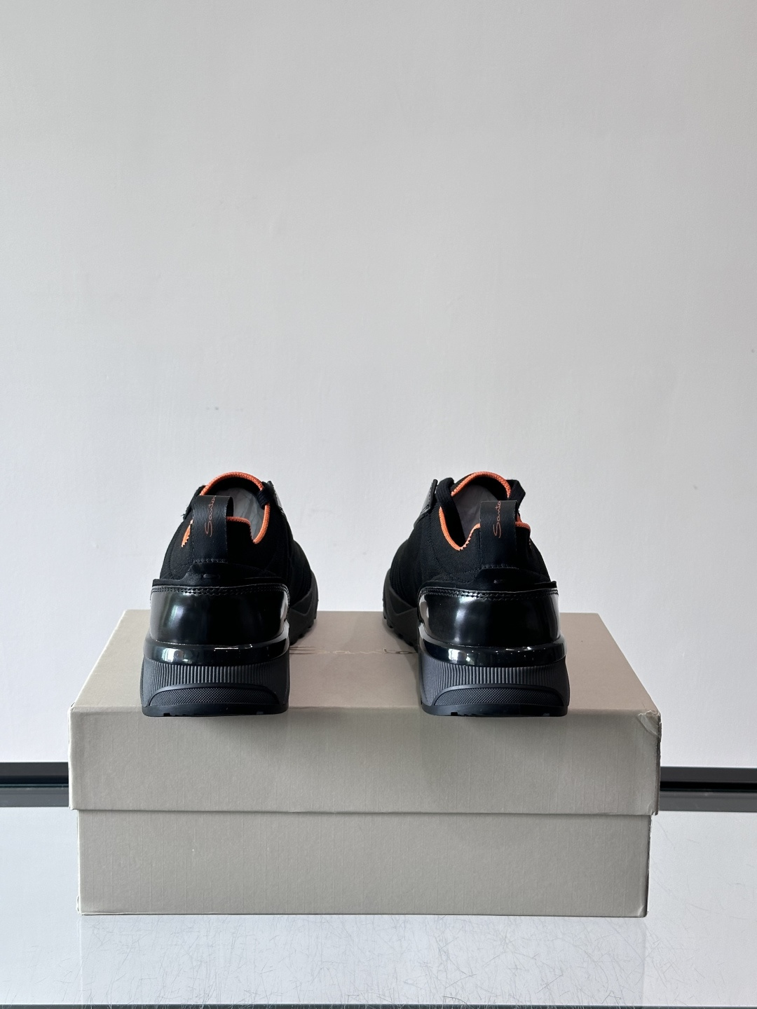 Santoni/圣东尼新款男士休闲运动鞋，进口一体飞织材质，质感高端细腻，小牛皮垫脚，贴肤柔软，简约不简