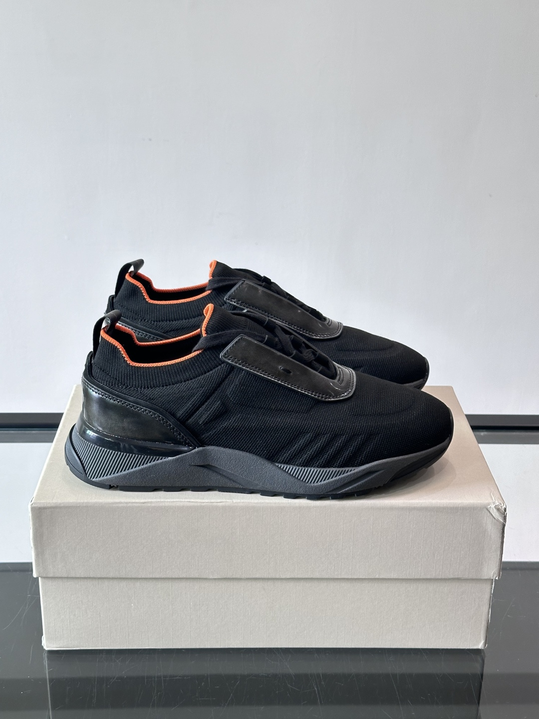 Santoni/圣东尼新款男士休闲运动鞋，进口一体飞织材质，质感高端细腻，小牛皮垫脚，贴肤柔软，简约不简