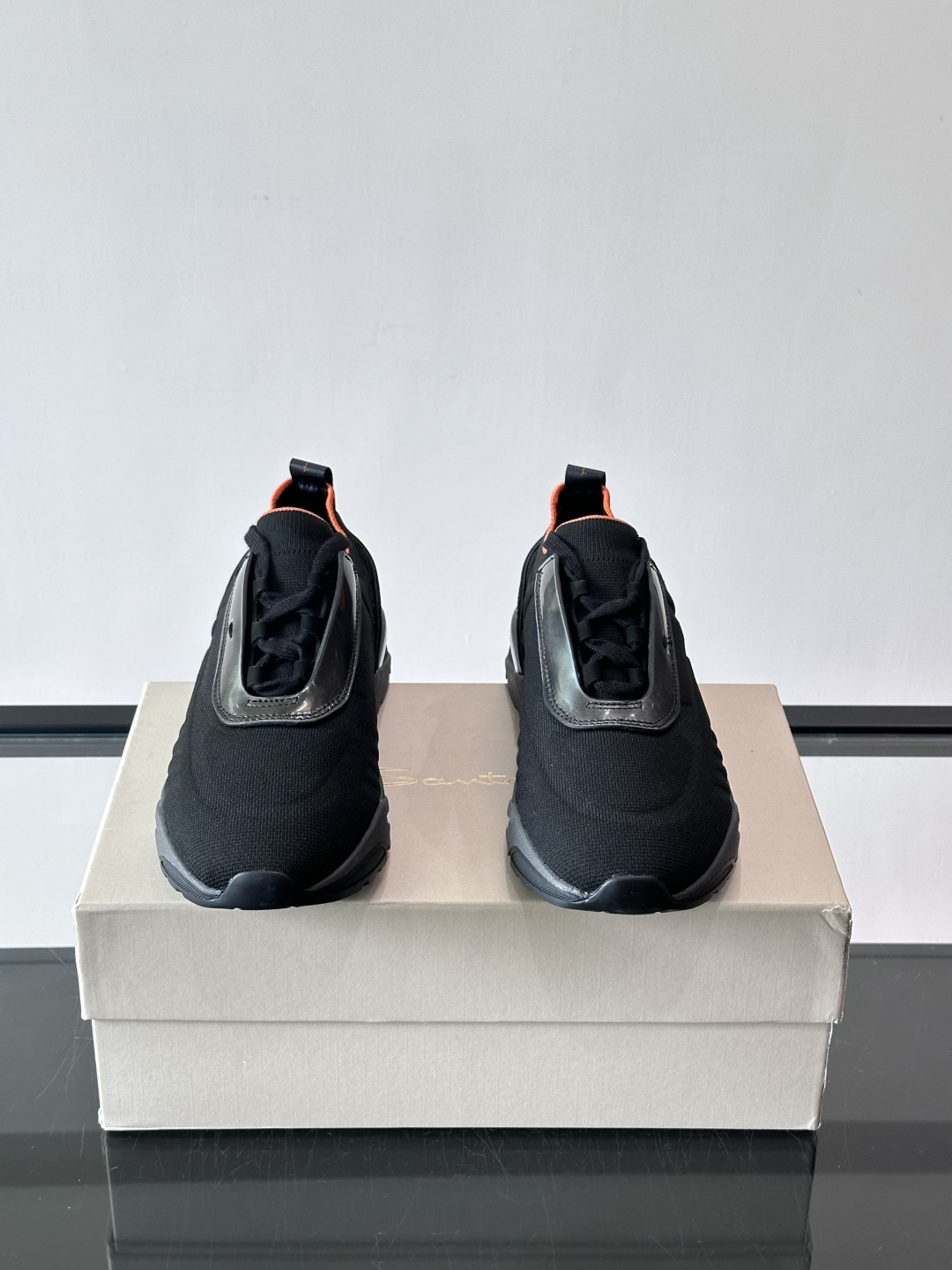 Santoni/圣东尼新款男士休闲运动鞋，进口一体飞织材质，质感高端细腻，小牛皮垫脚，贴肤柔软，简约不简