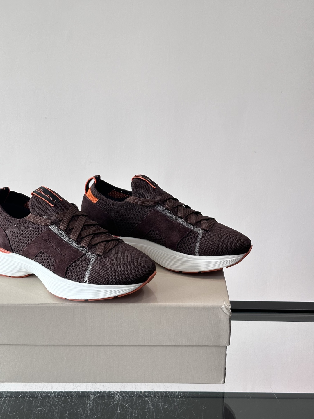 Santoni/圣东尼新款男士休闲运动鞋，进口一体飞织材质，质感高端细腻，小牛皮垫脚，贴肤柔软，简约不简