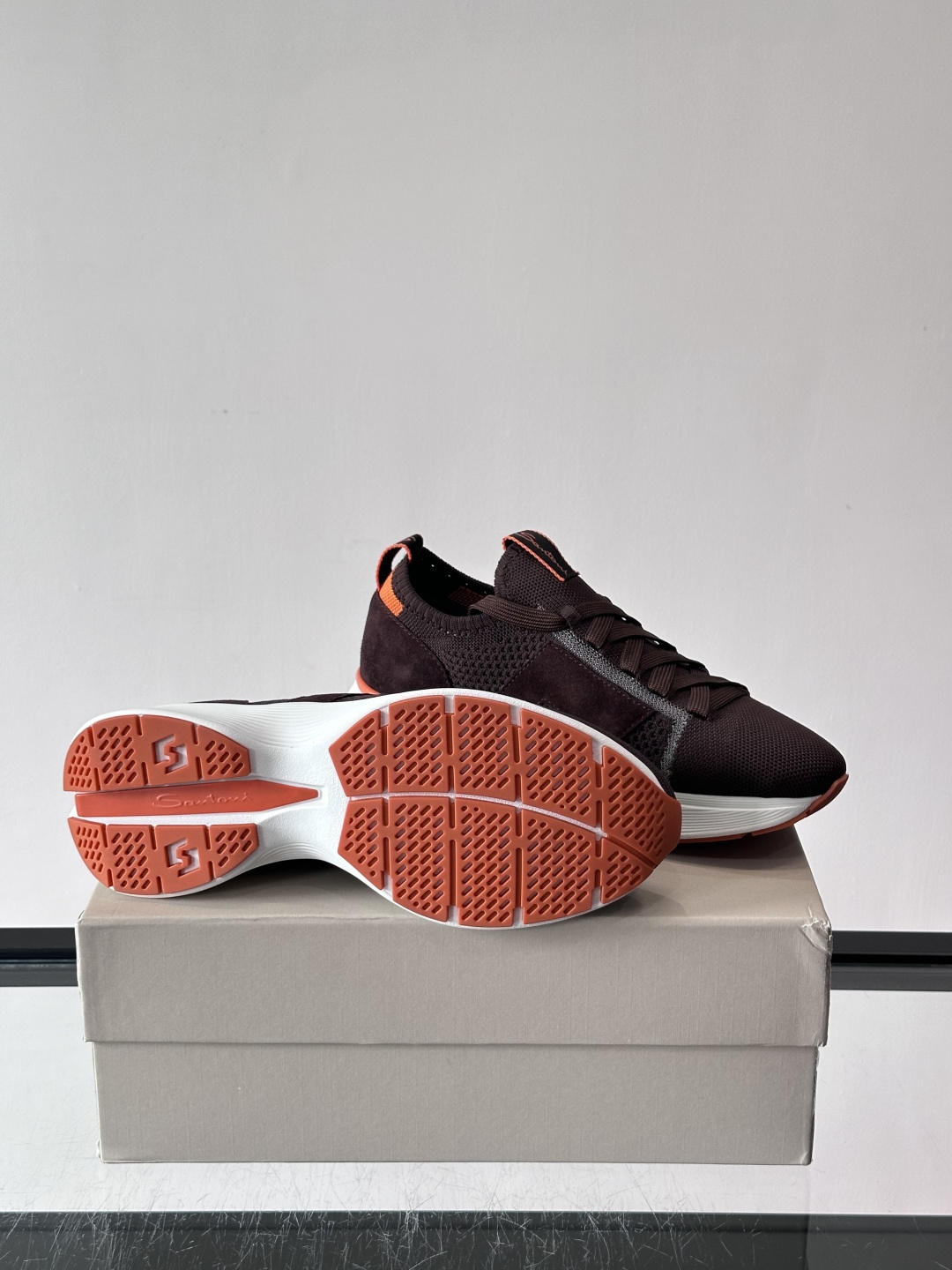 Santoni/圣东尼新款男士休闲运动鞋，进口一体飞织材质，质感高端细腻，小牛皮垫脚，贴肤柔软，简约不简