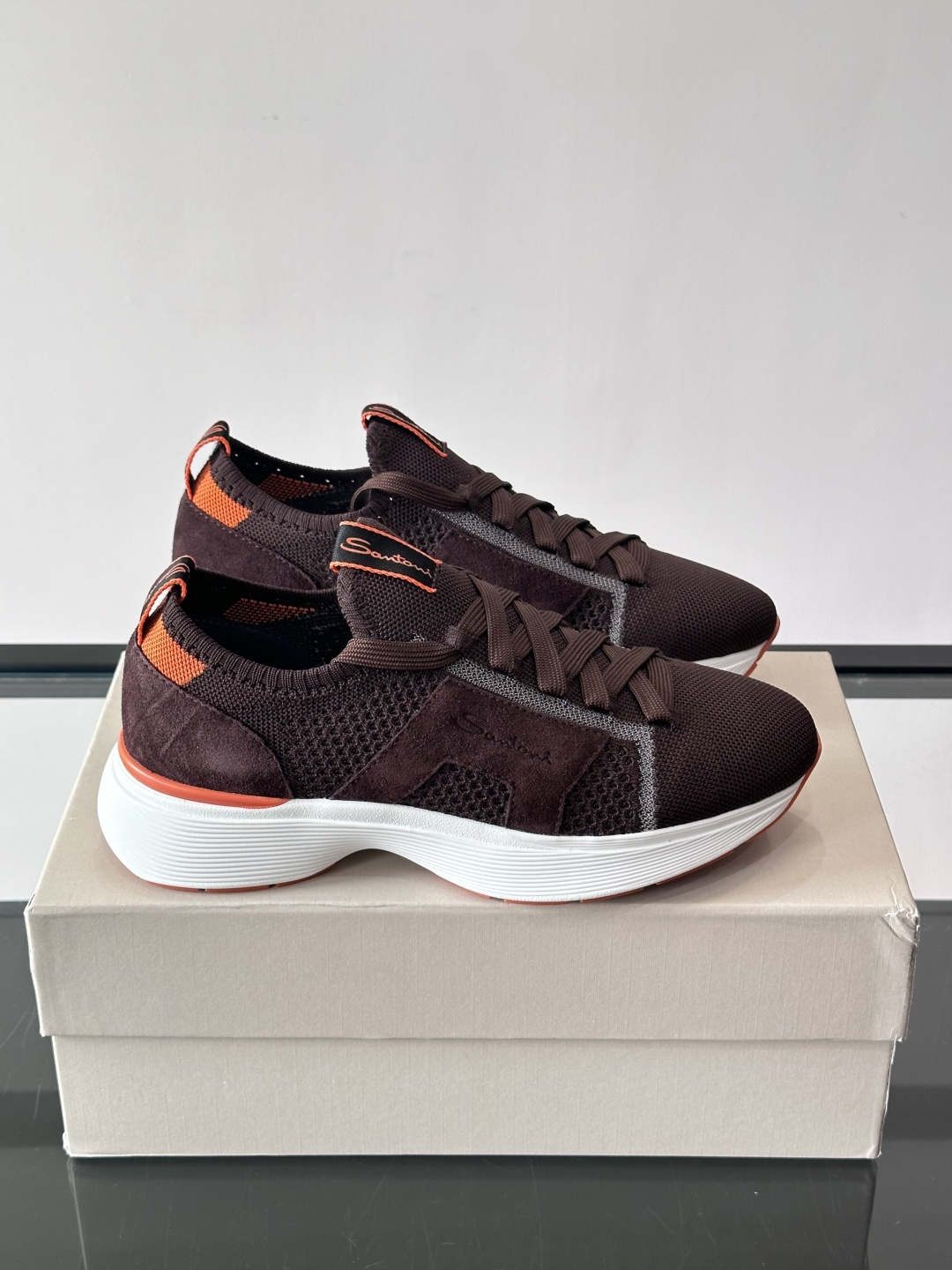 Santoni/圣东尼新款男士休闲运动鞋，进口一体飞织材质，质感高端细腻，小牛皮垫脚，贴肤柔软，简约不简