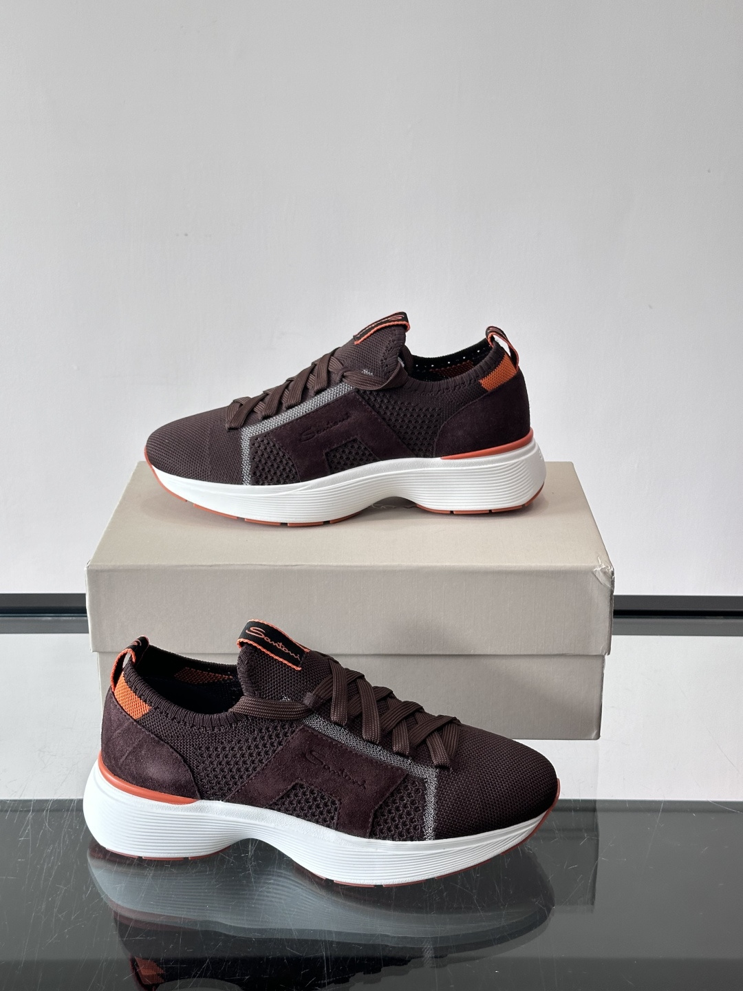 Santoni/圣东尼新款男士休闲运动鞋，进口一体飞织材质，质感高端细腻，小牛皮垫脚，贴肤柔软，简约不简