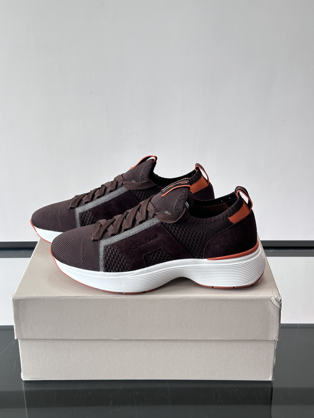 Santoni/圣东尼新款男士休闲运动鞋，进口一体飞织材质，质感高端细腻，小牛皮垫脚，贴肤柔软，简约不简