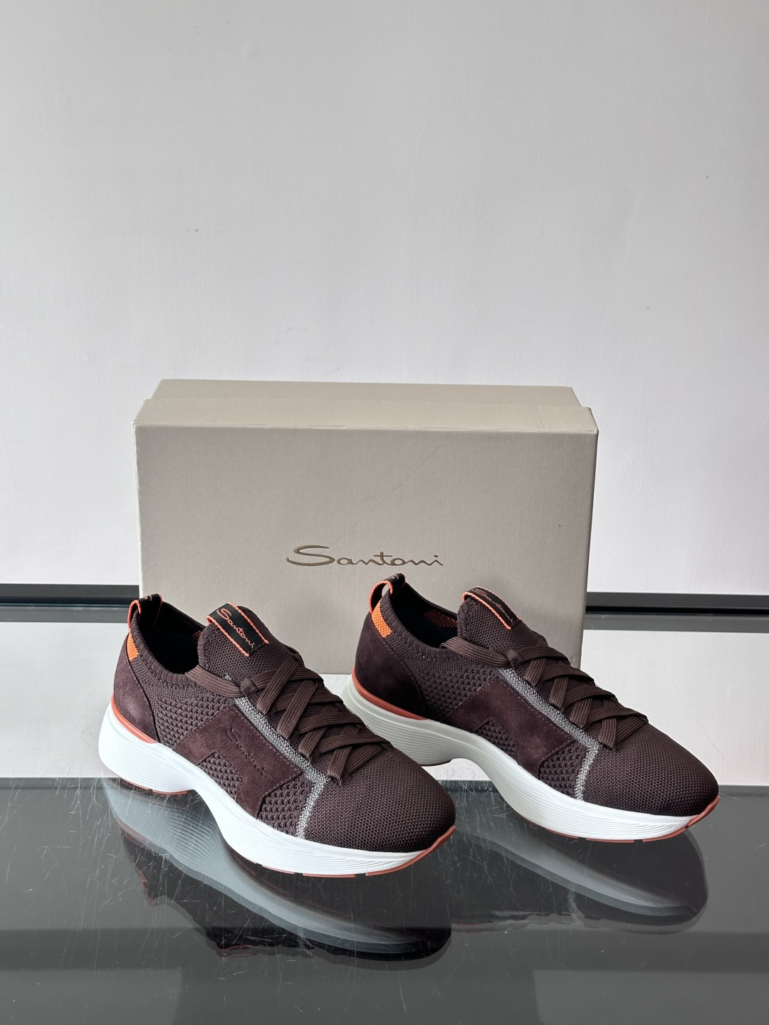 Santoni/圣东尼新款男士休闲运动鞋，进口一体飞织材质，质感高端细腻，小牛皮垫脚，贴肤柔软，简约不简