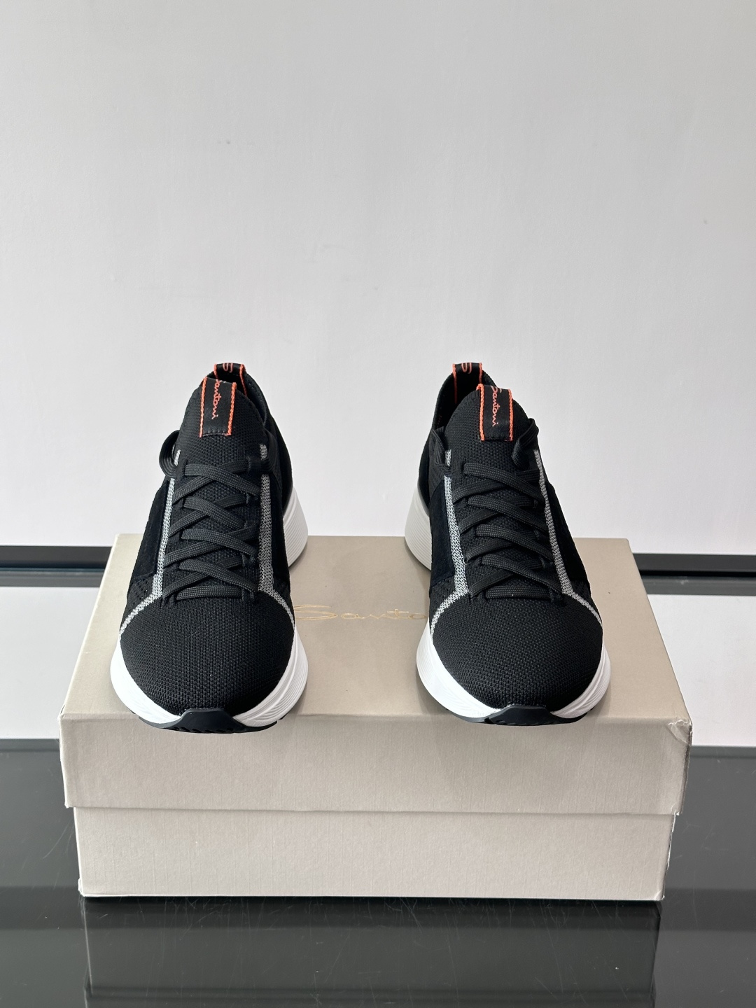 Santoni/圣东尼新款男士休闲运动鞋，进口一体飞织材质，质感高端细腻，小牛皮垫脚，贴肤柔软，简约不简