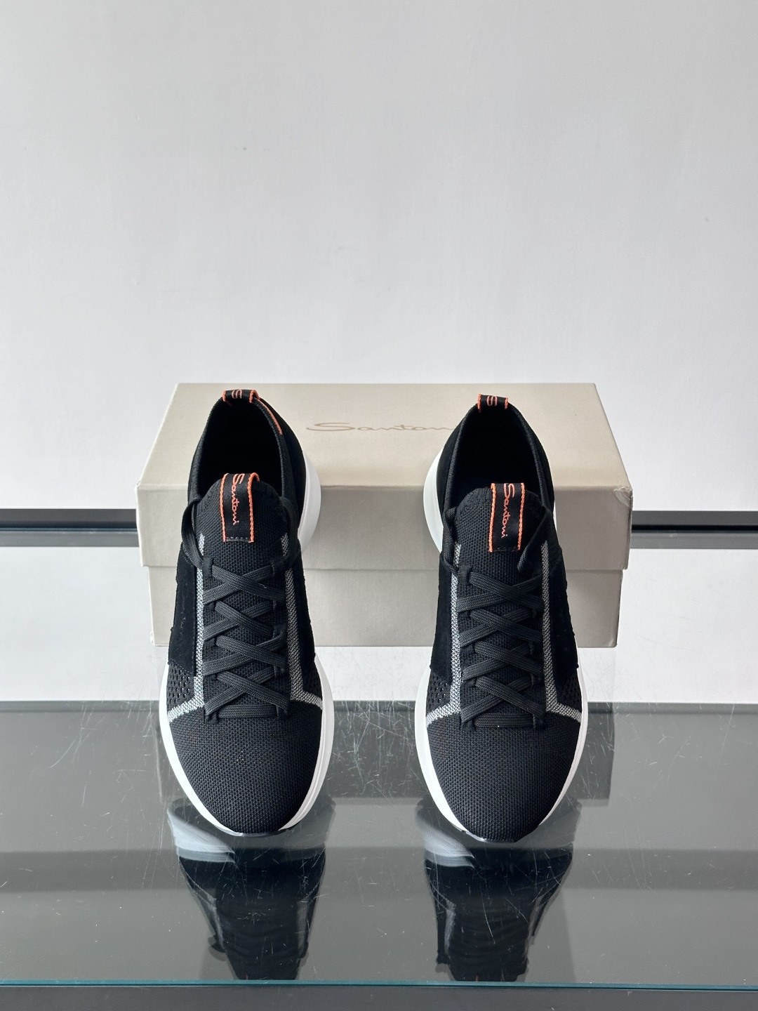 Santoni/圣东尼新款男士休闲运动鞋，进口一体飞织材质，质感高端细腻，小牛皮垫脚，贴肤柔软，简约不简