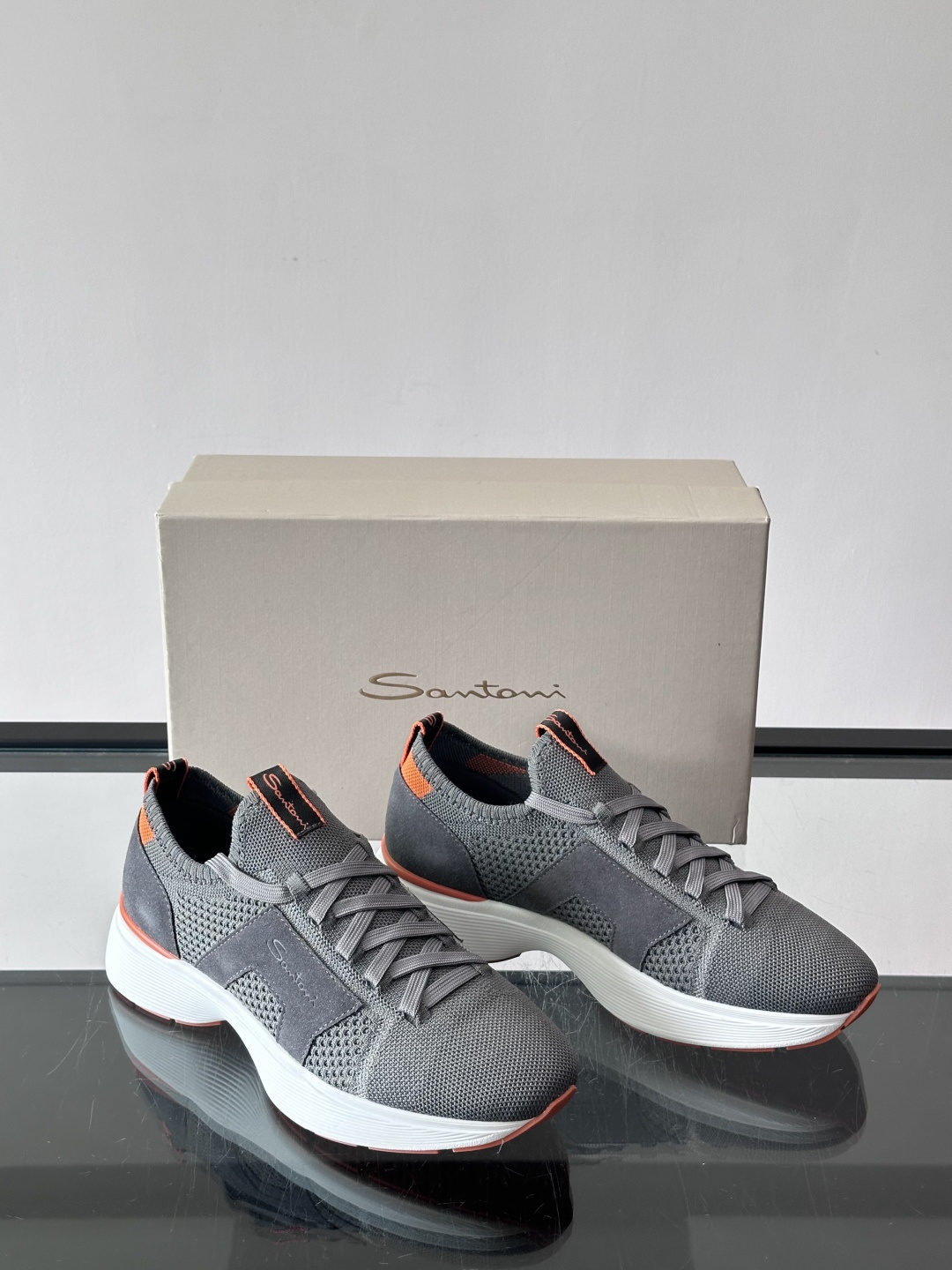 Santoni/圣东尼新款男士休闲运动鞋，进口一体飞织材质，质感高端细腻，小牛皮垫脚，贴肤柔软，简约不简