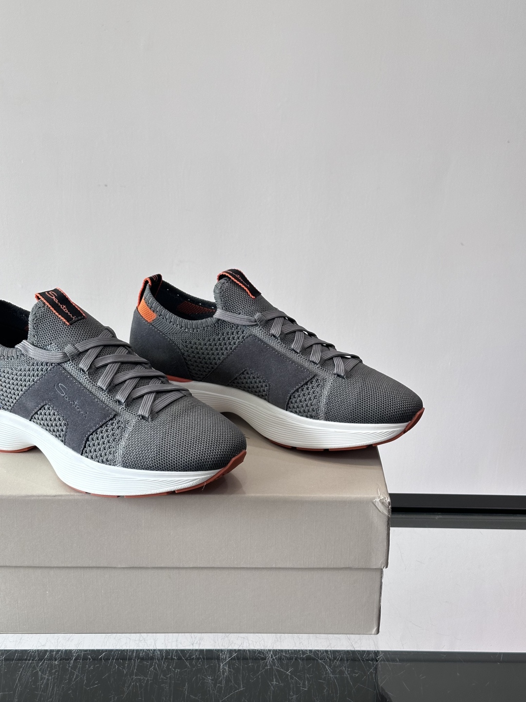 Santoni/圣东尼新款男士休闲运动鞋，进口一体飞织材质，质感高端细腻，小牛皮垫脚，贴肤柔软，简约不简