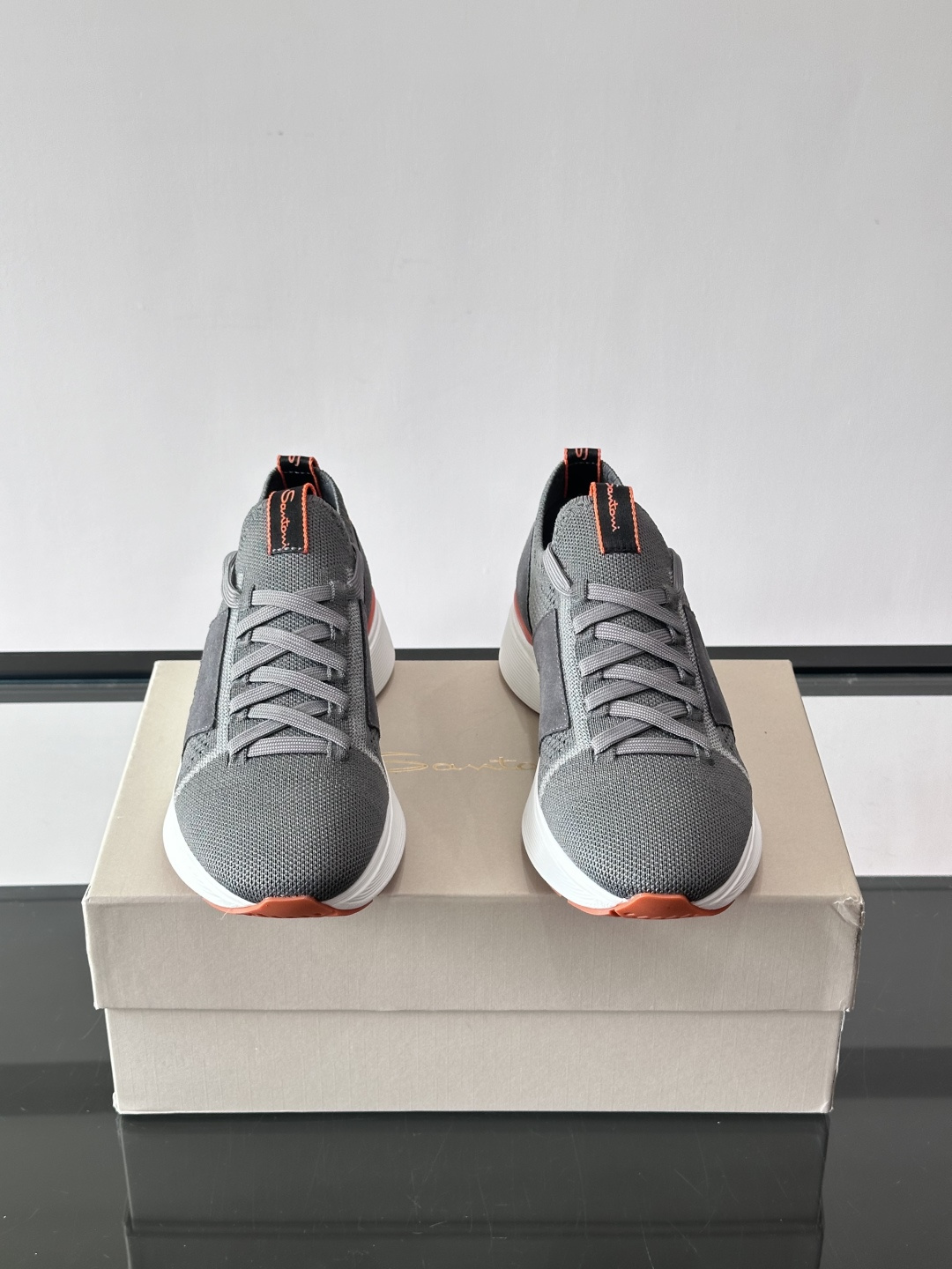 Santoni/圣东尼新款男士休闲运动鞋，进口一体飞织材质，质感高端细腻，小牛皮垫脚，贴肤柔软，简约不简